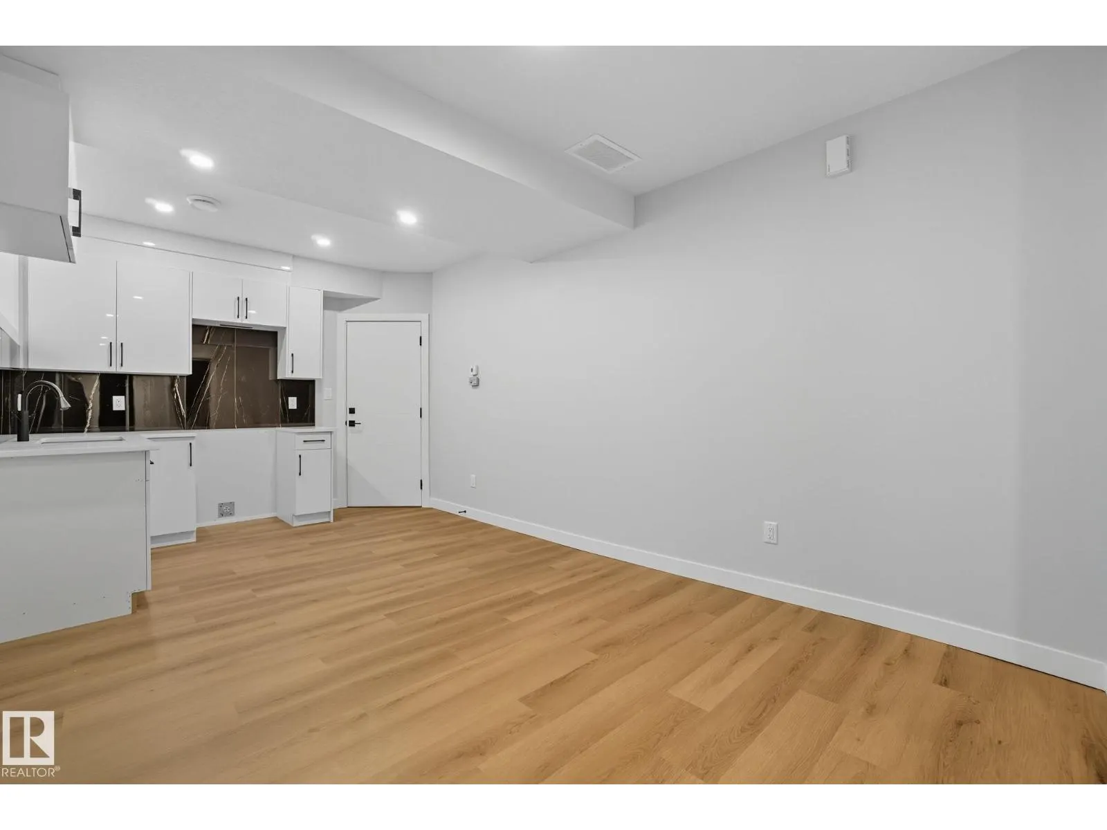 9009 153 ST NW