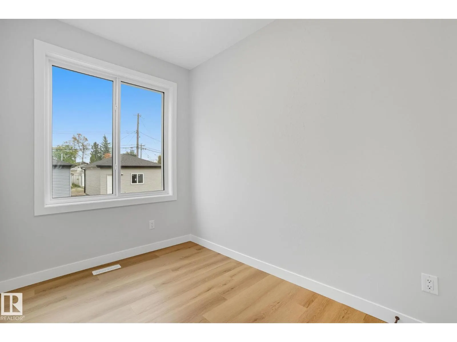 9009 153 ST NW
