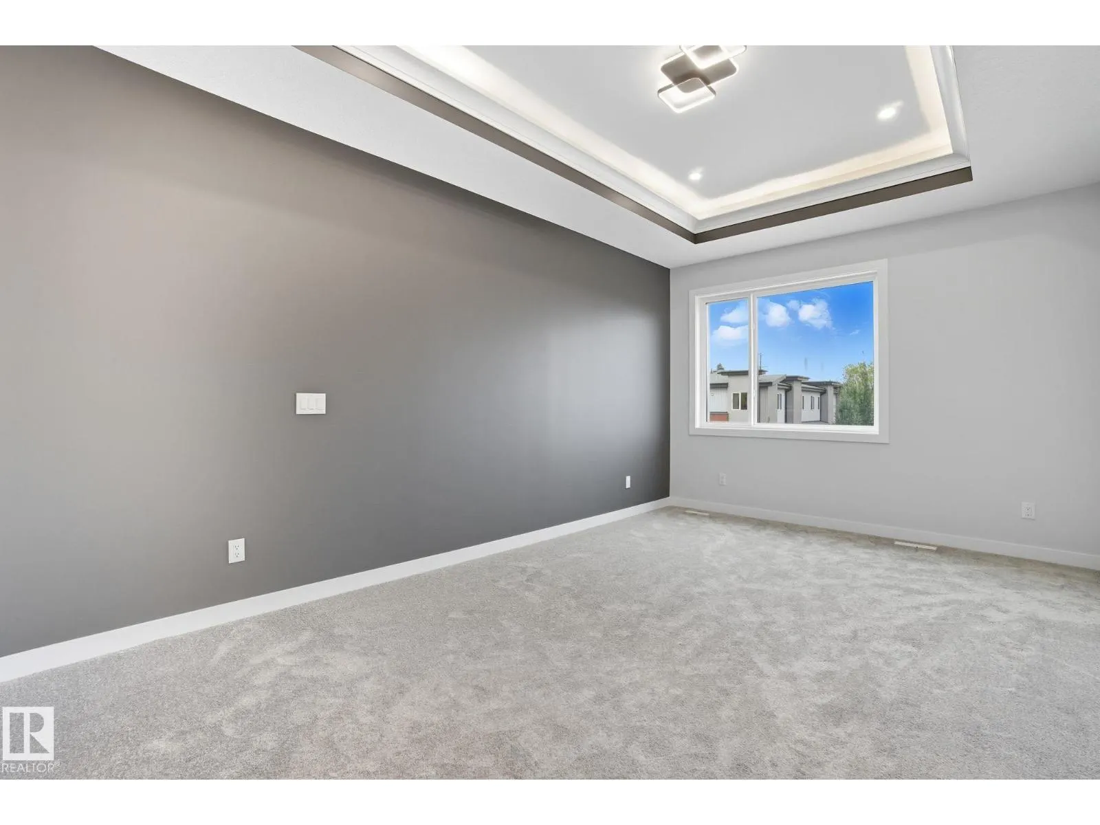 9009 153 ST NW