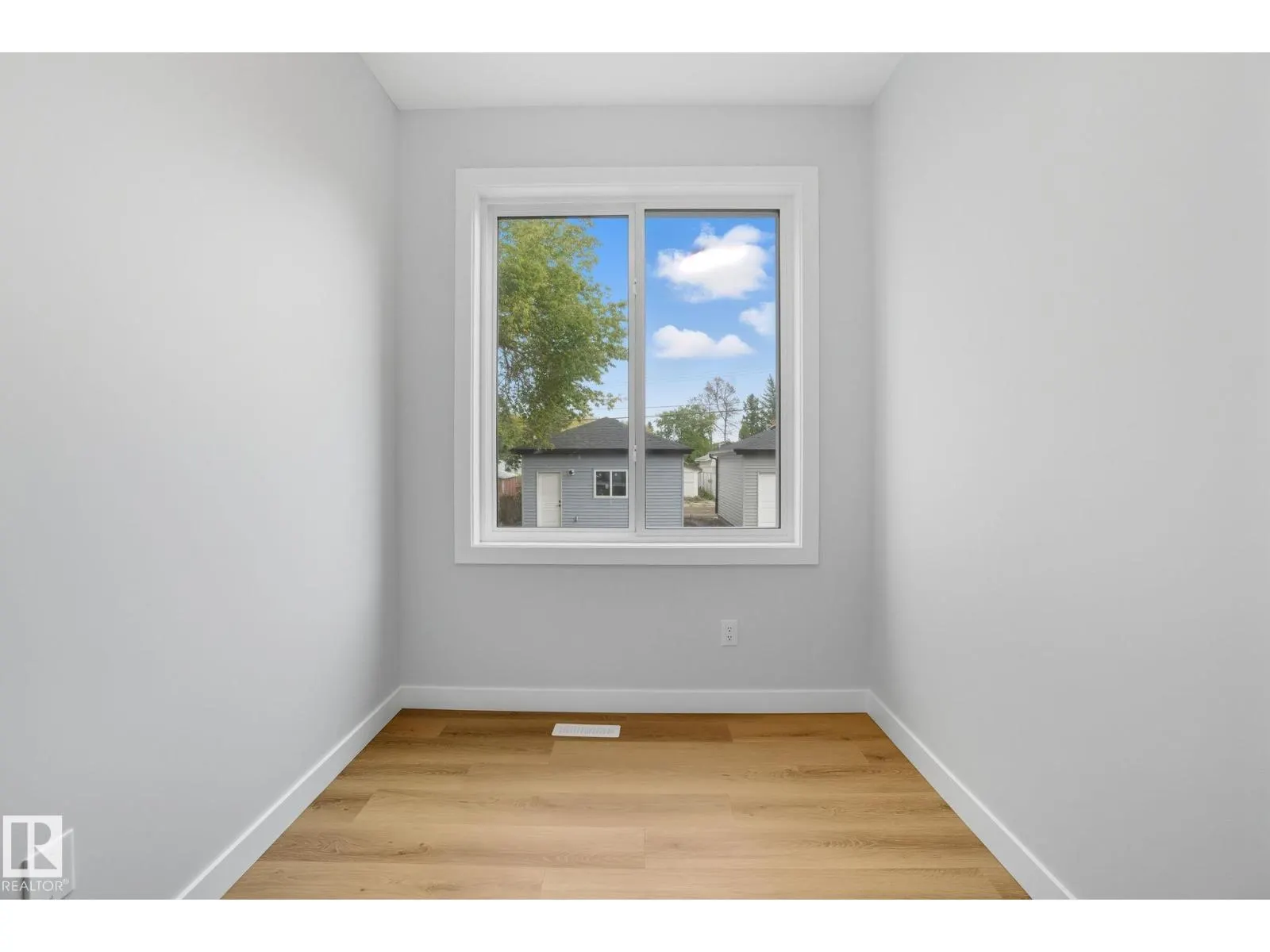 9009 153 ST NW