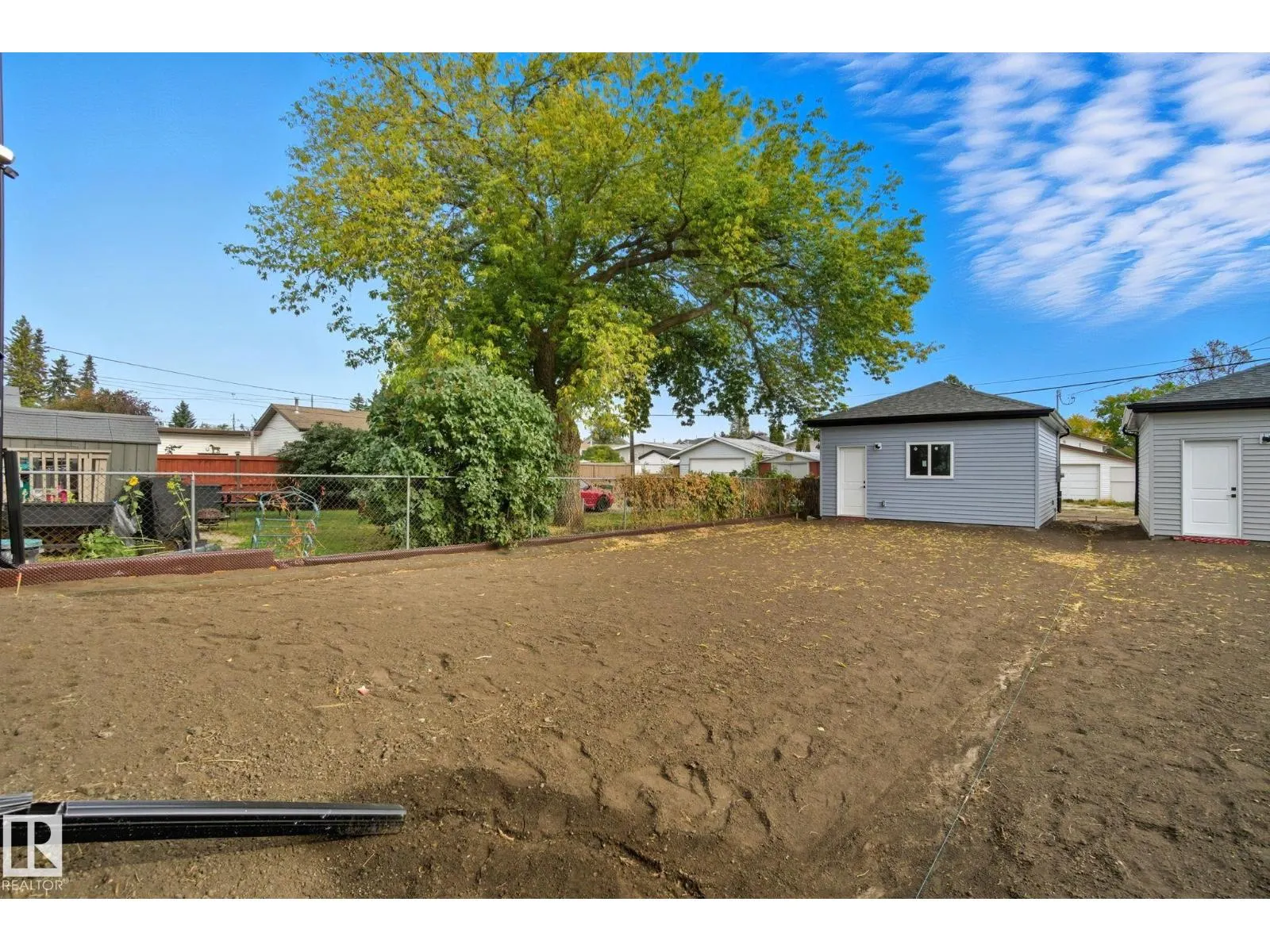 9009 153 ST NW