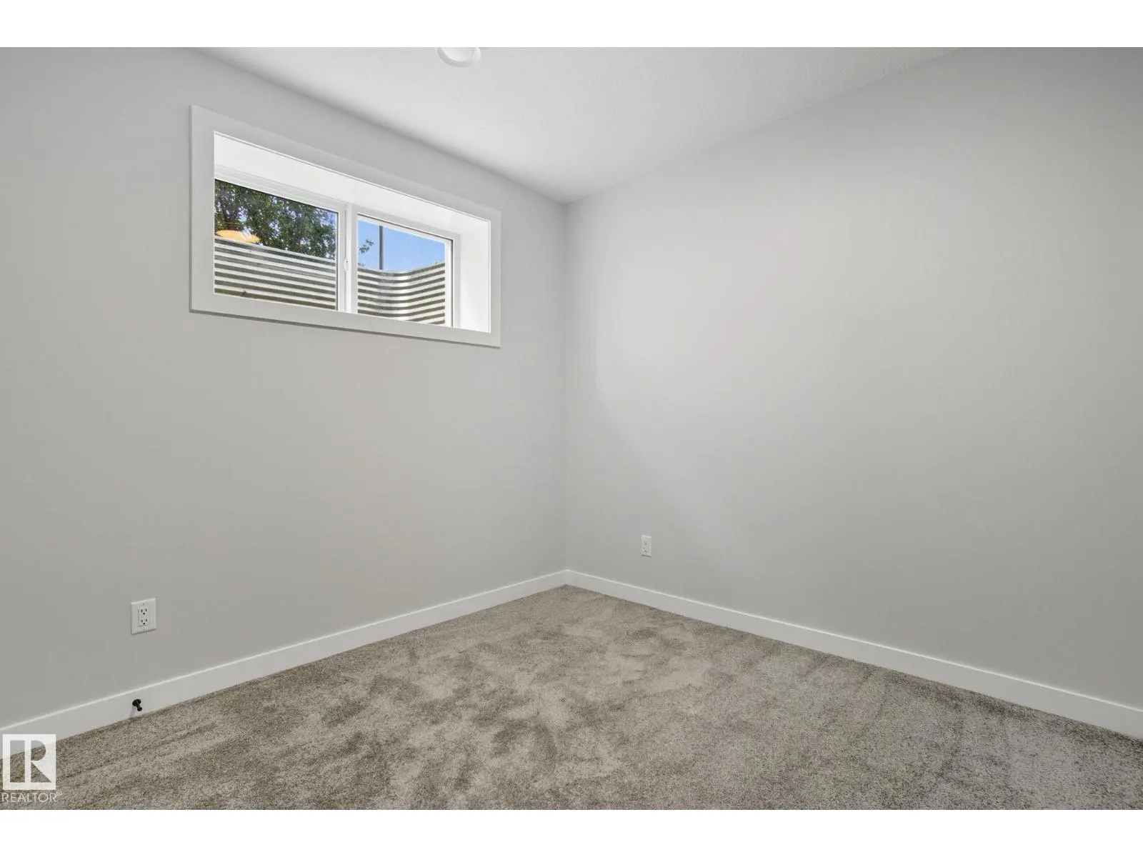 9009 153 ST NW