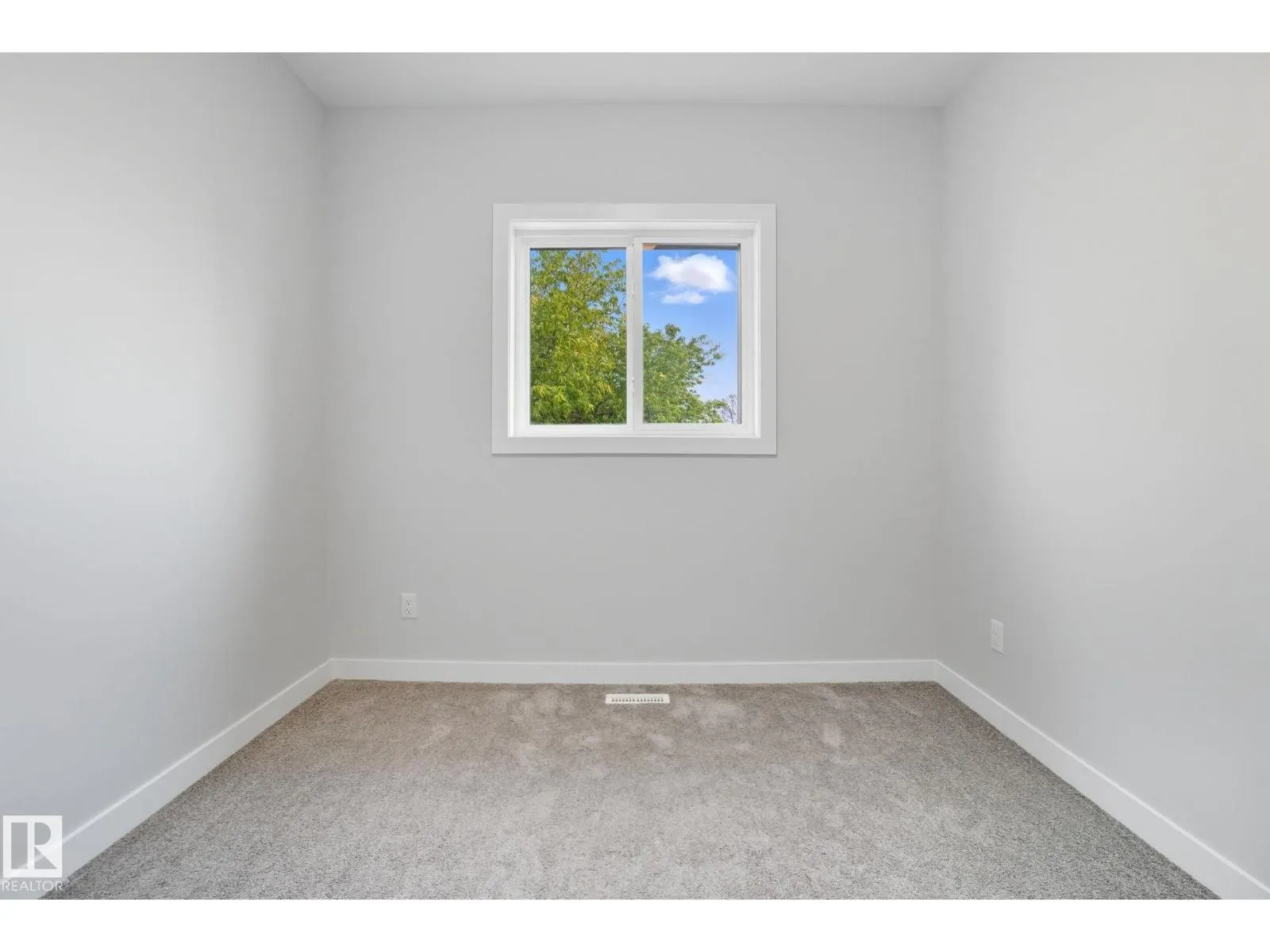 9009 153 ST NW