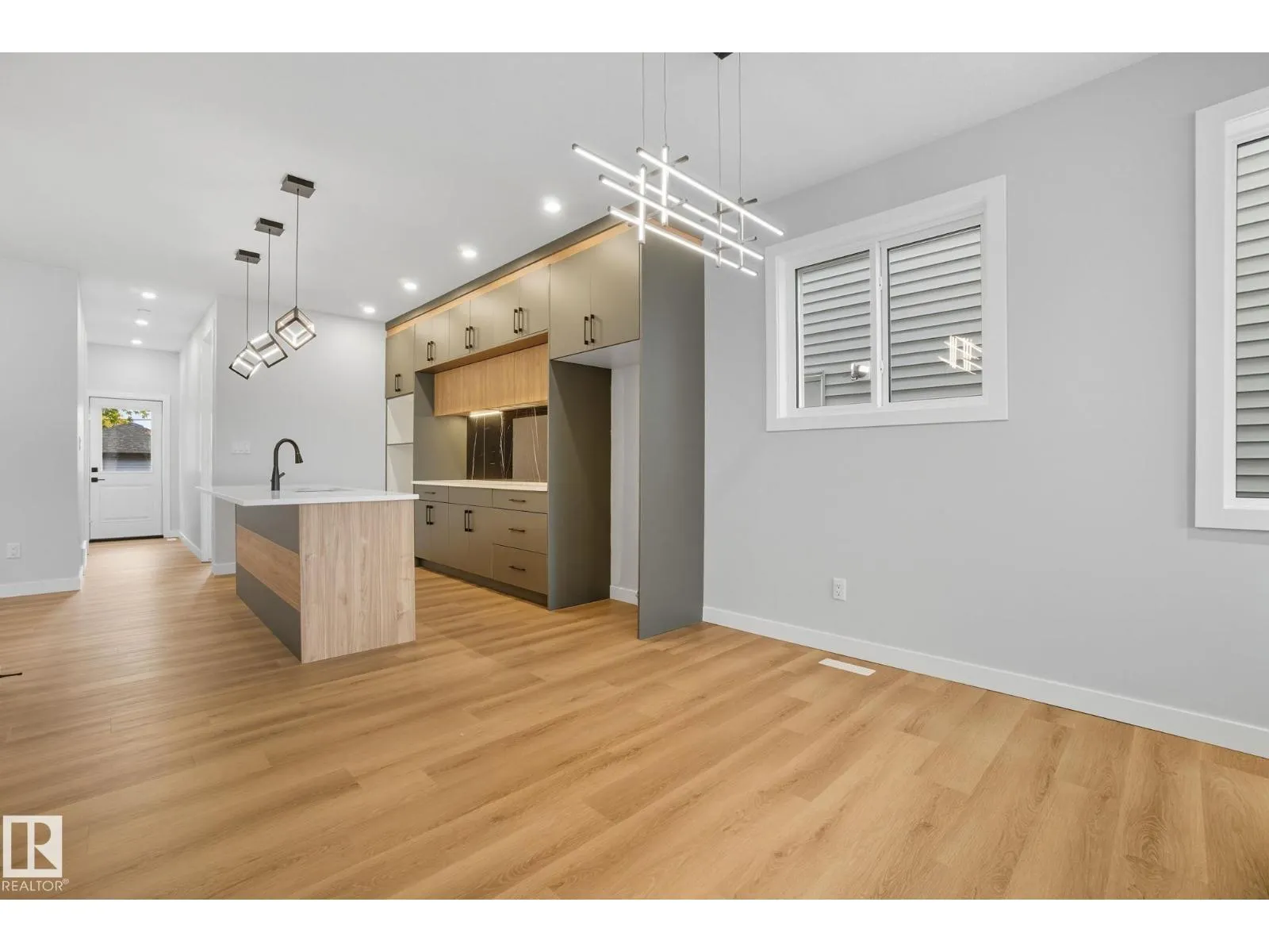 9009 153 ST NW