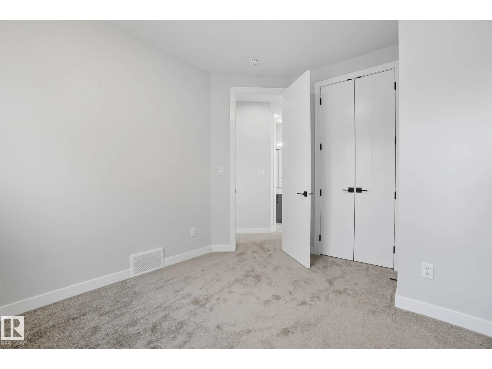 9009 153 ST NW