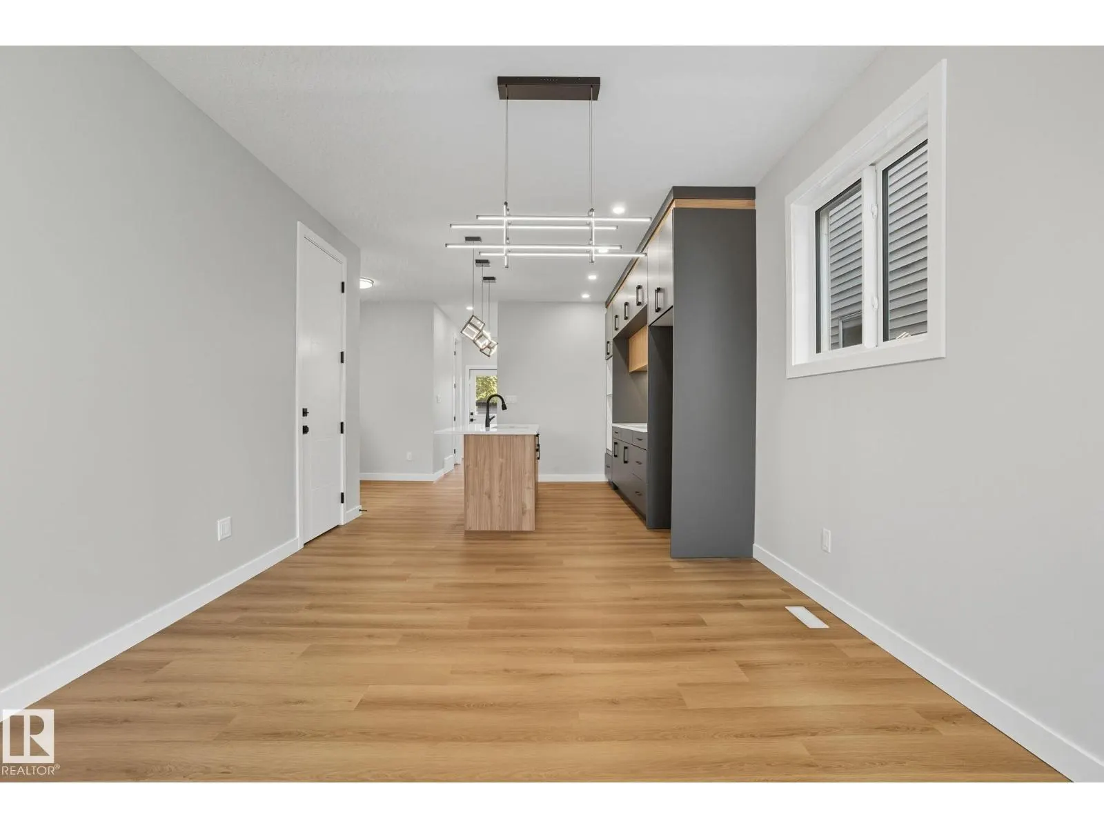 9009 153 ST NW