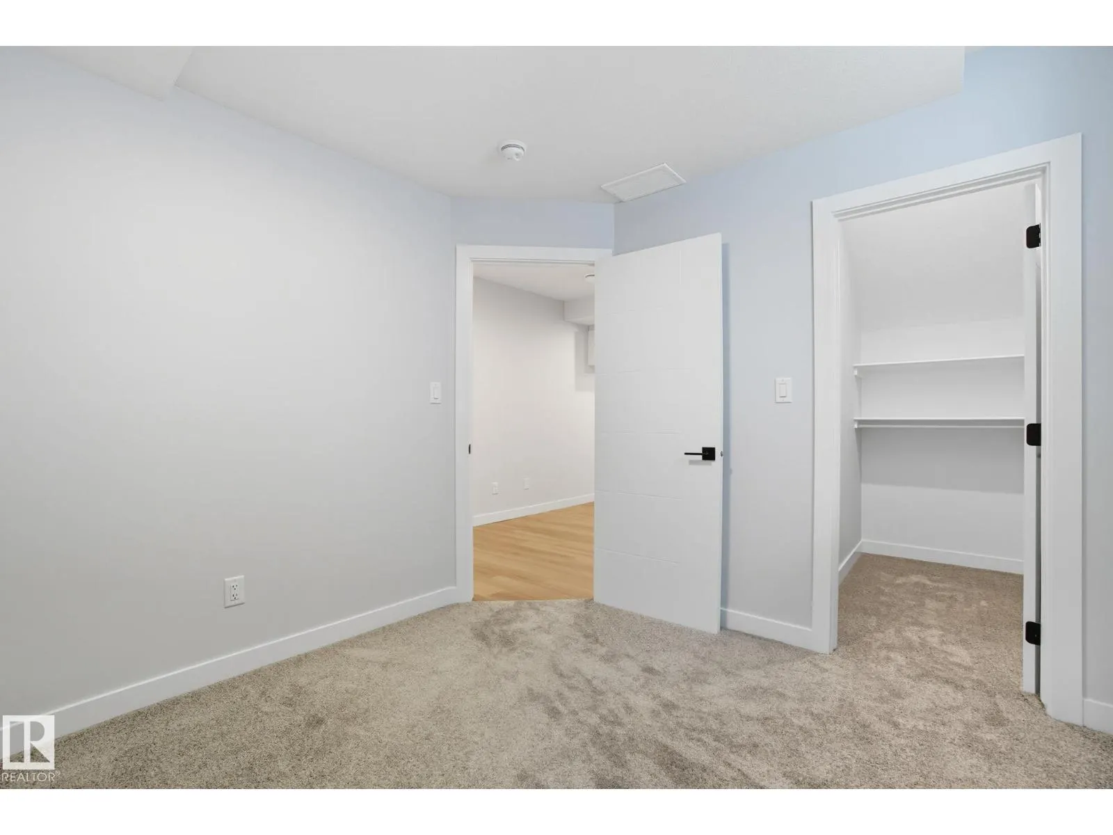 9009 153 ST NW