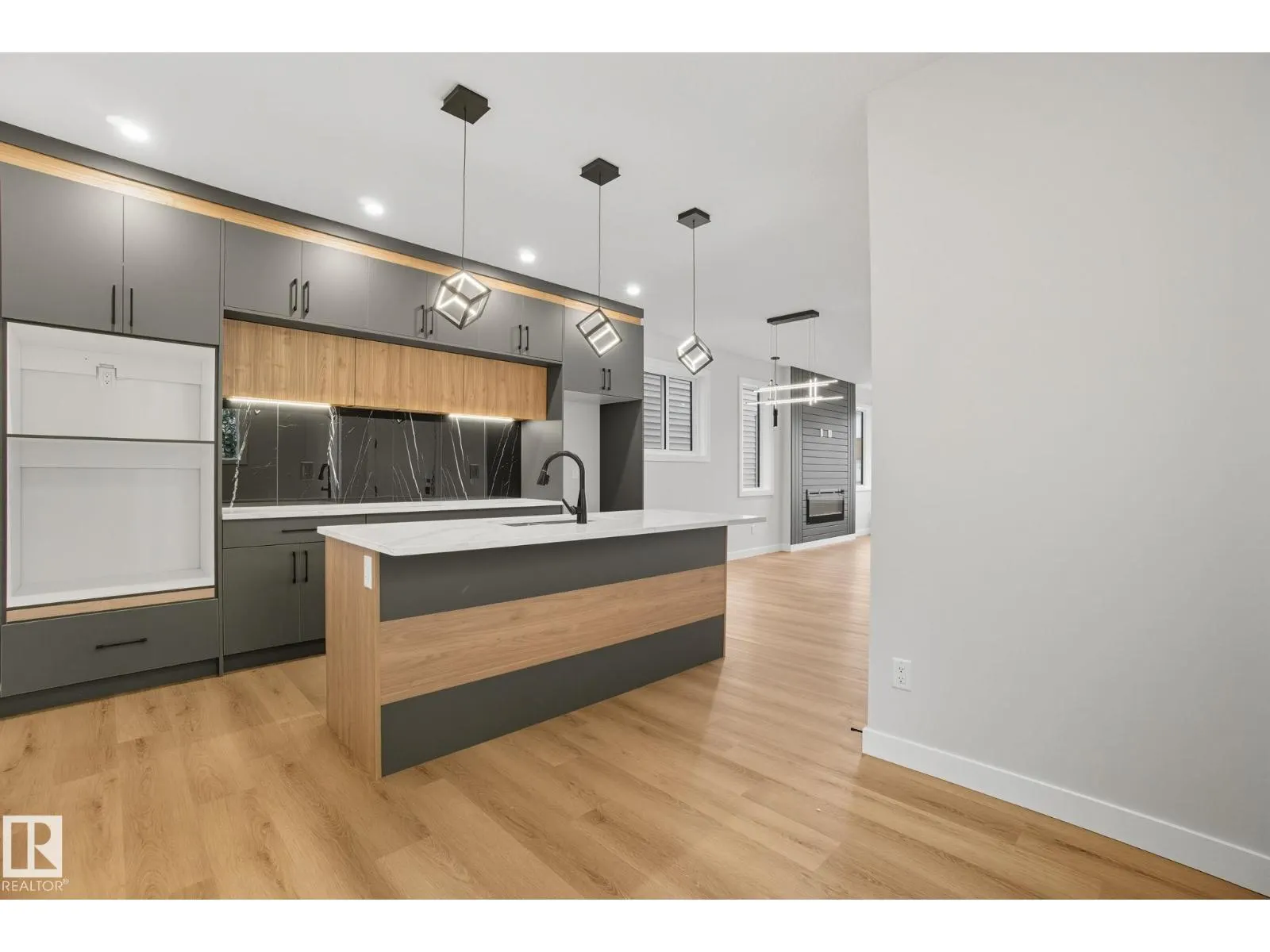 9009 153 ST NW