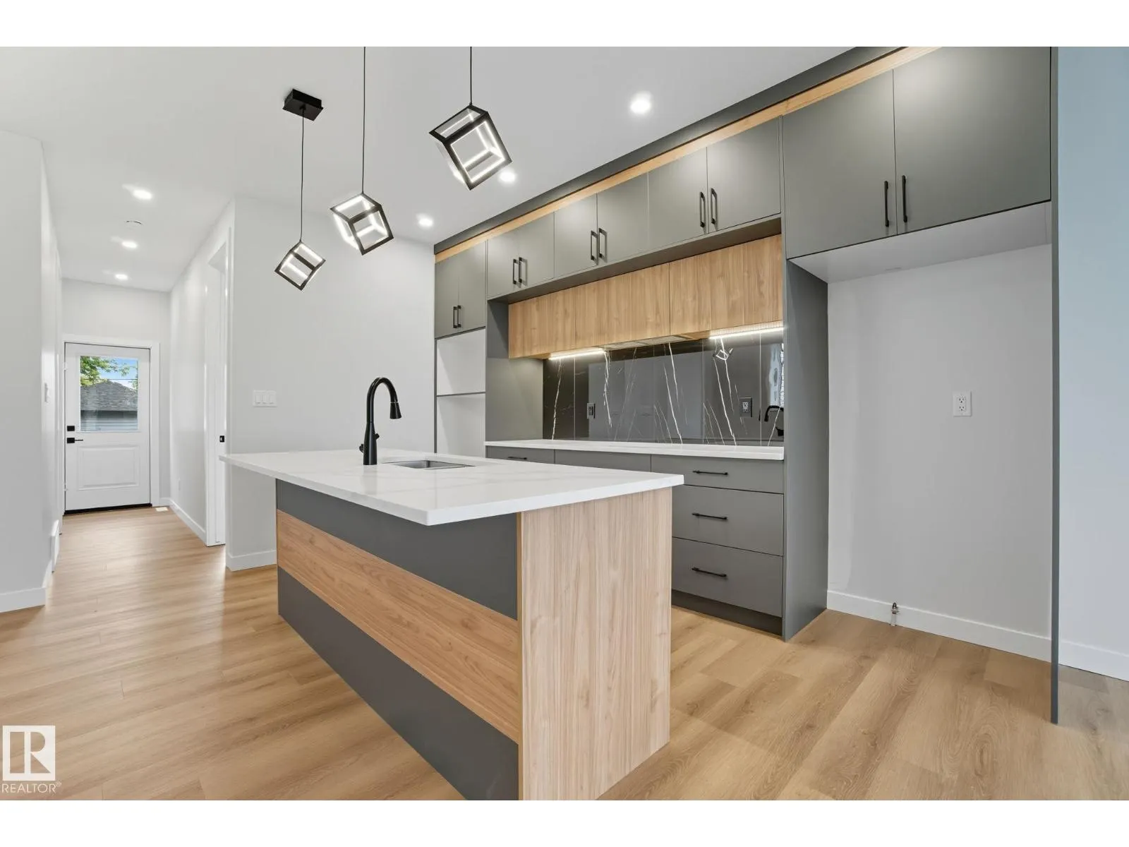 9009 153 ST NW