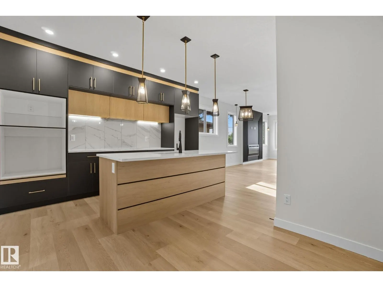 9007 153 ST NW