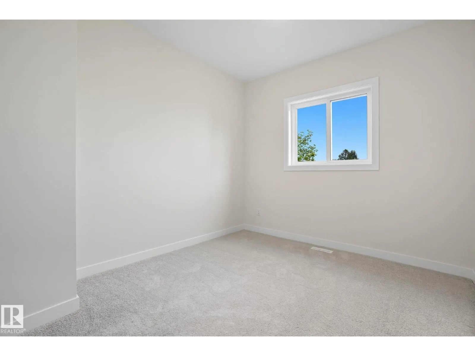 9007 153 ST NW