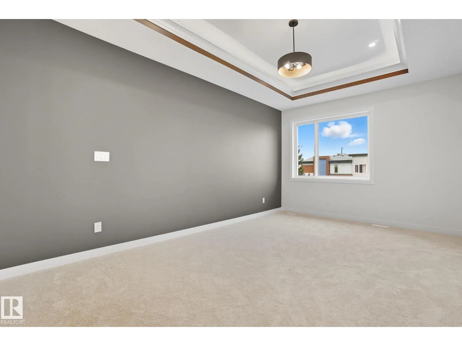 9007 153 ST NW