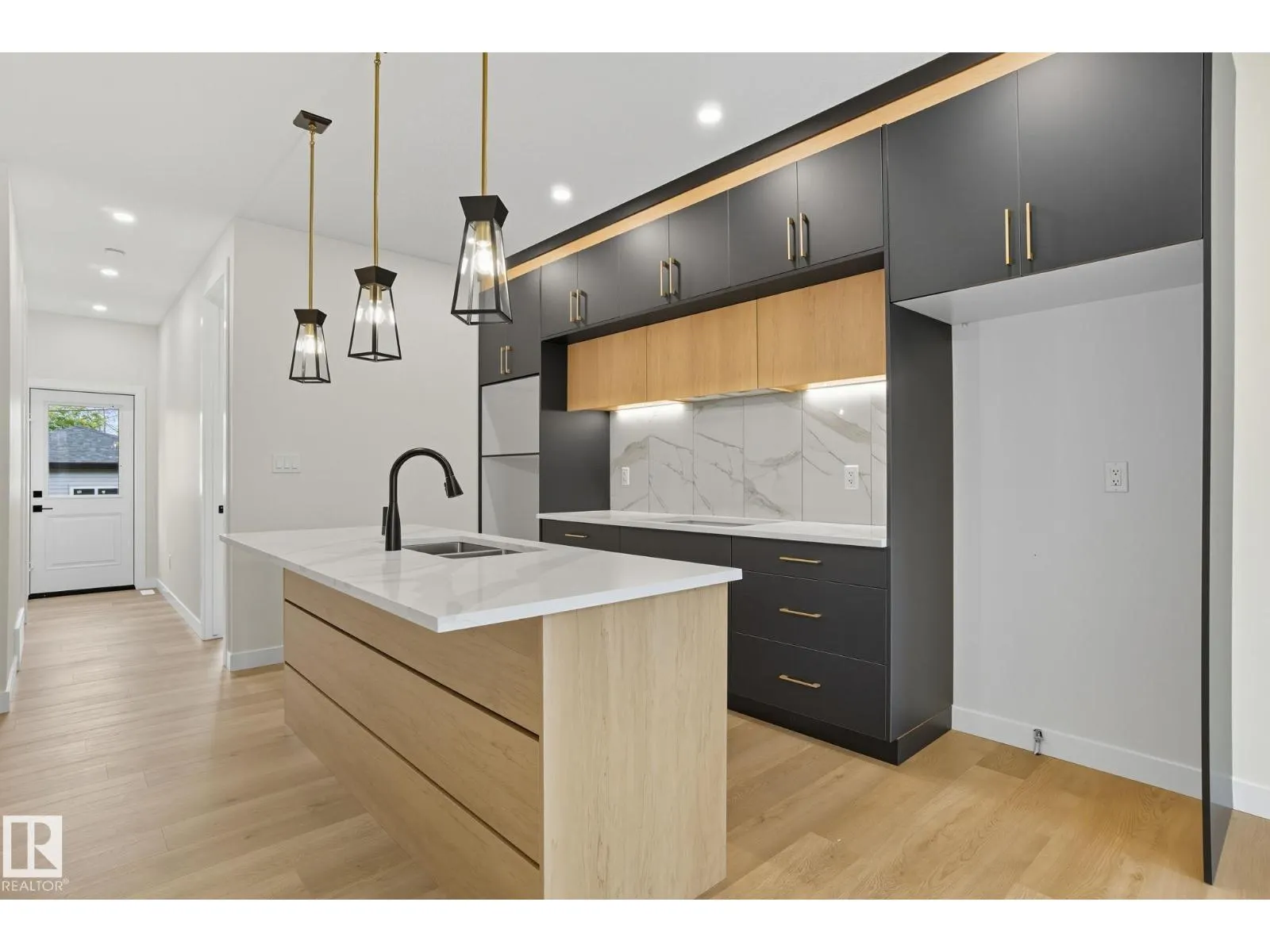 9007 153 ST NW