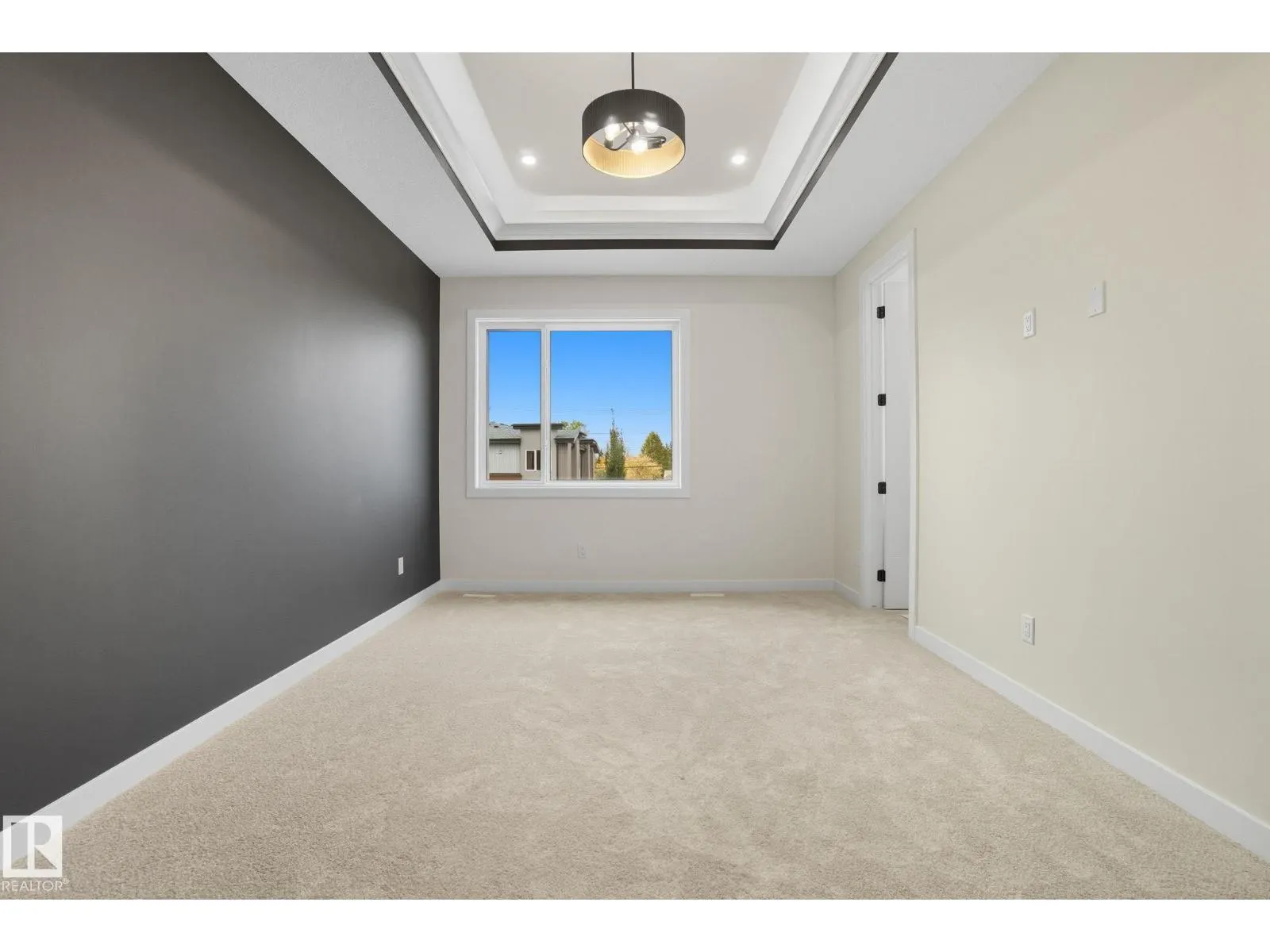 9007 153 ST NW