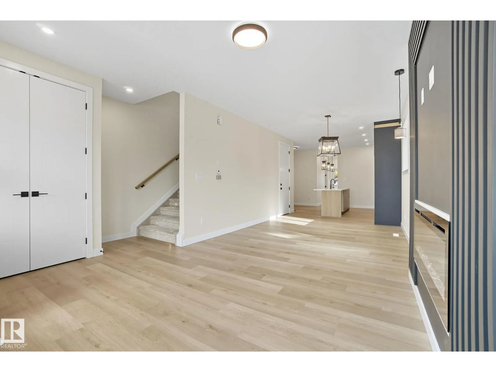 9007 153 ST NW
