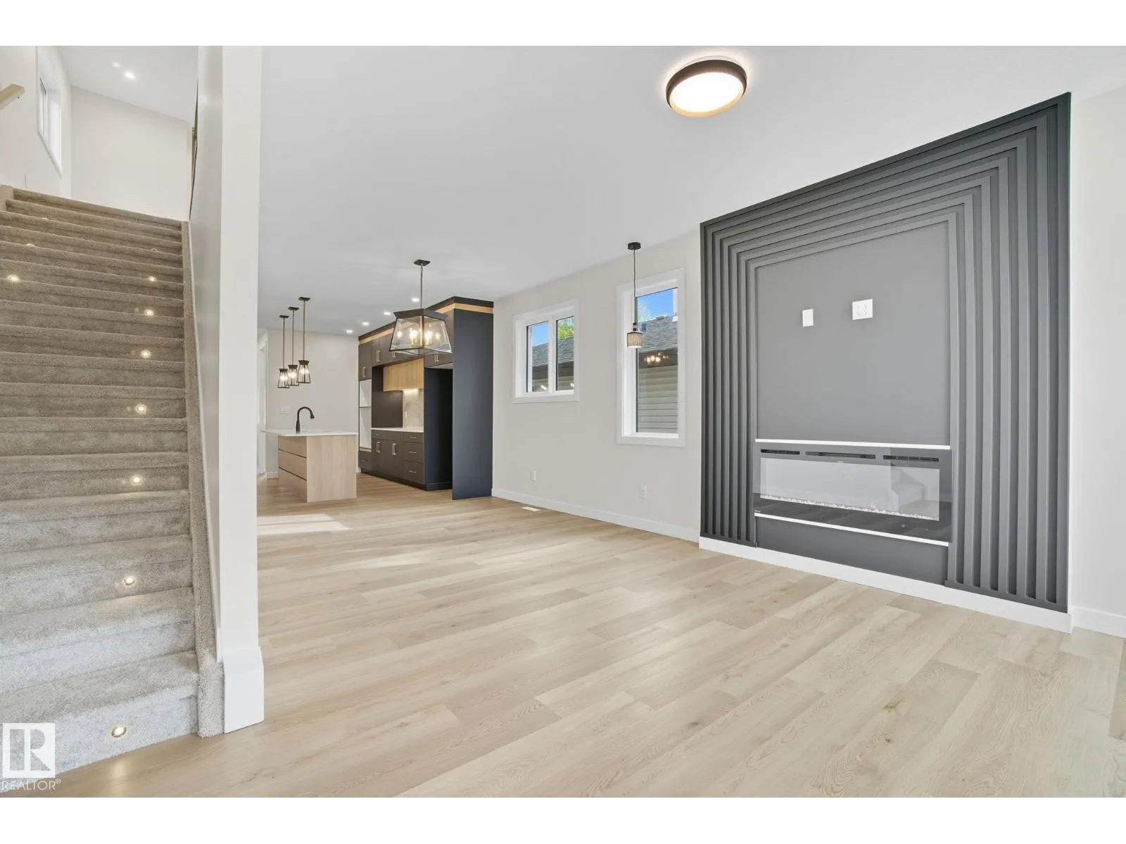 9007 153 ST NW