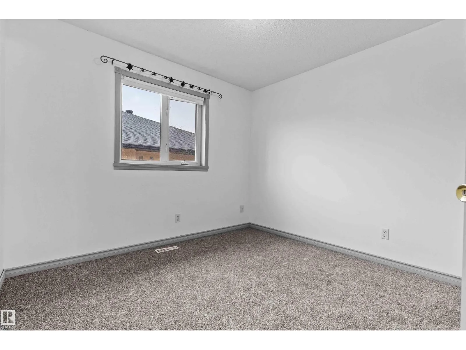 8712 160A AV NW