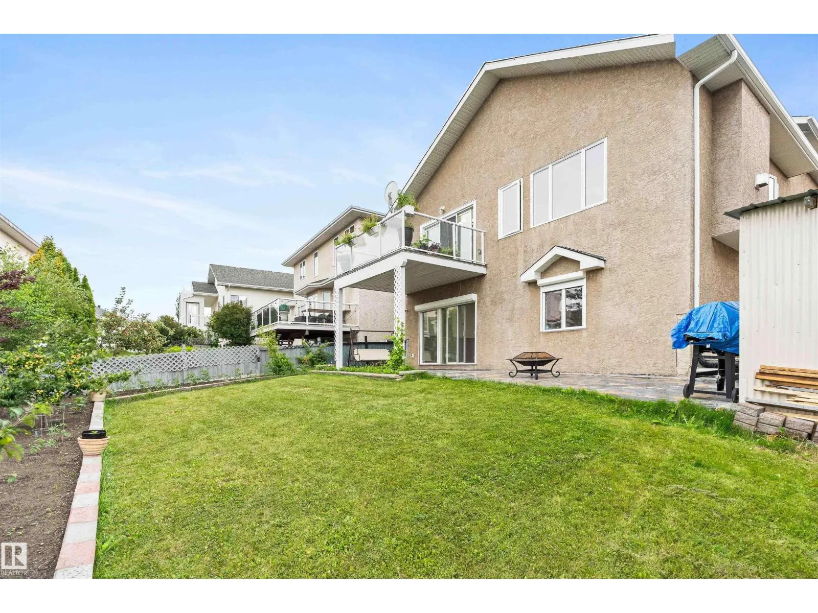 8712 160A AV NW