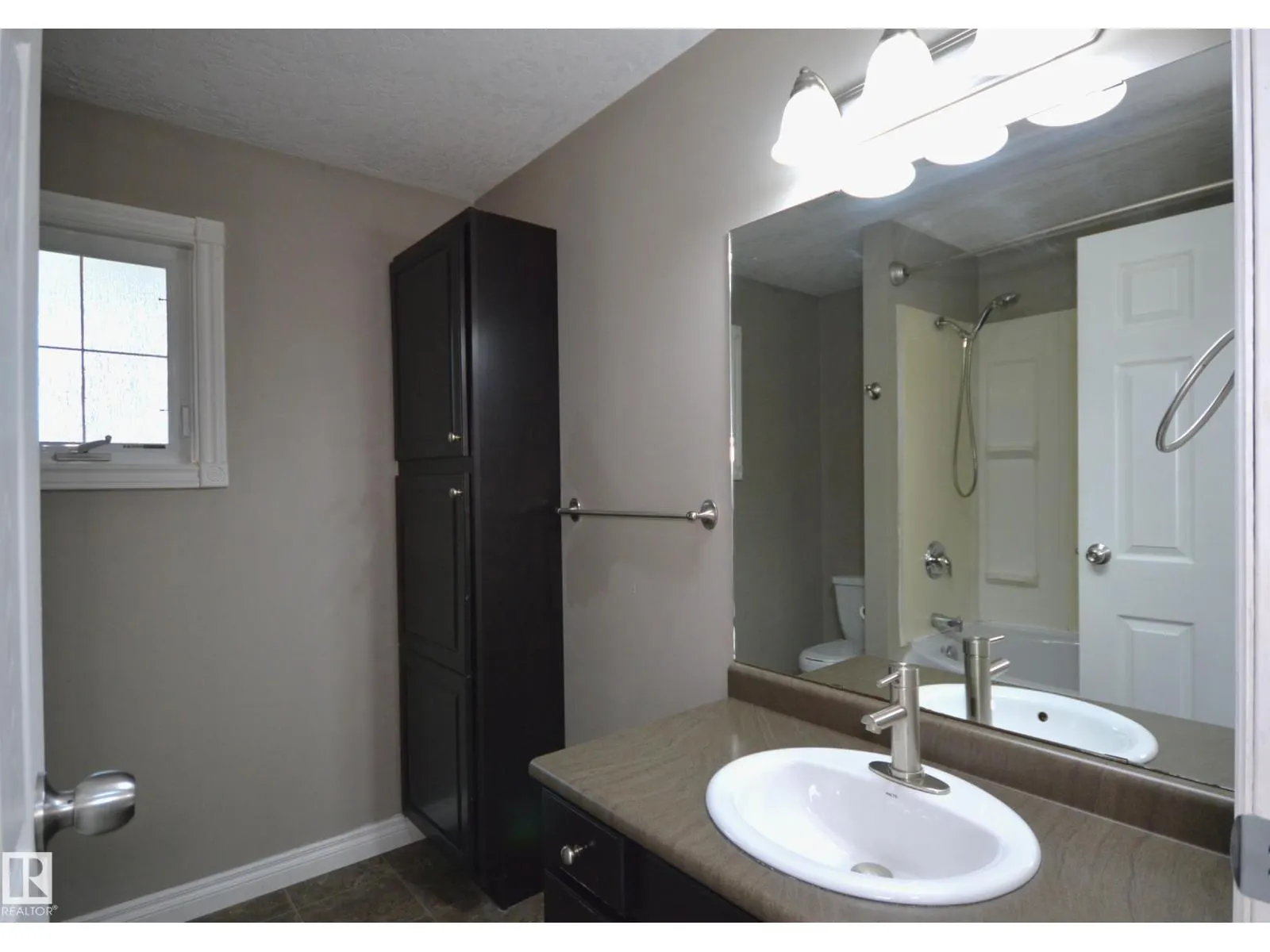 4308 44 ST