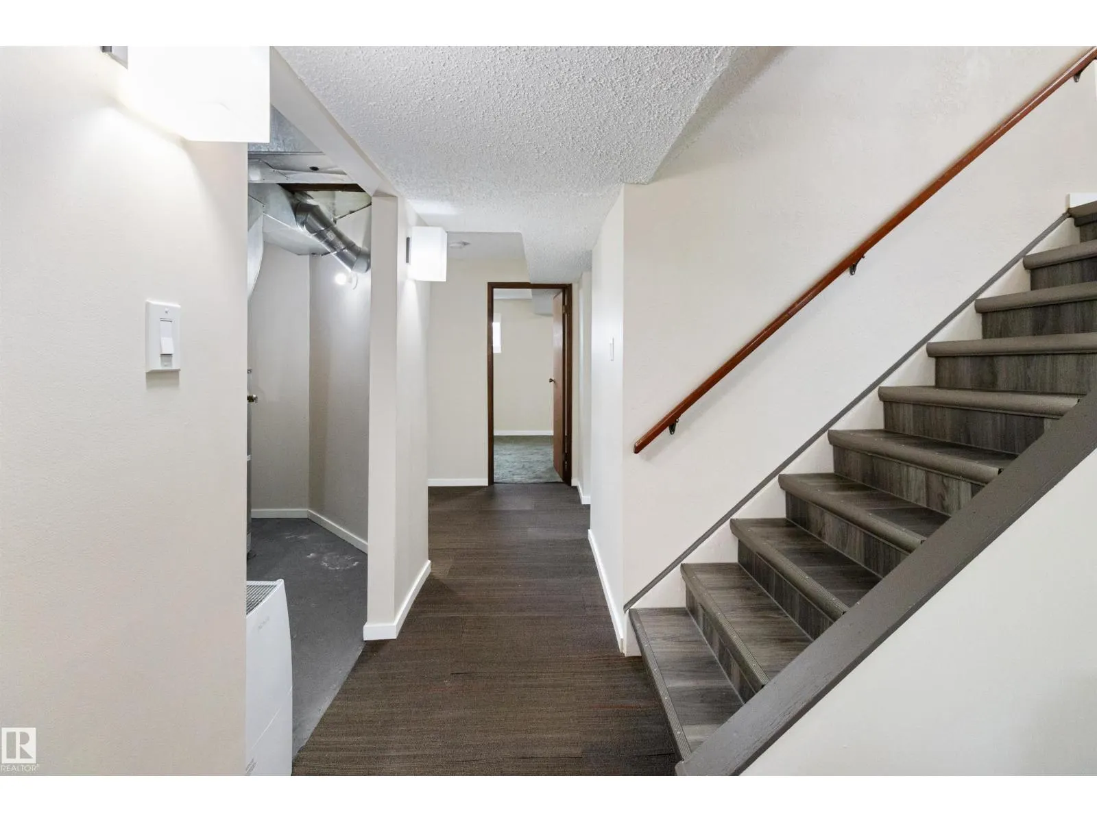 5008 56 ave