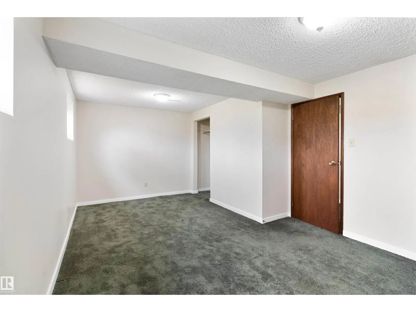 5008 56 ave