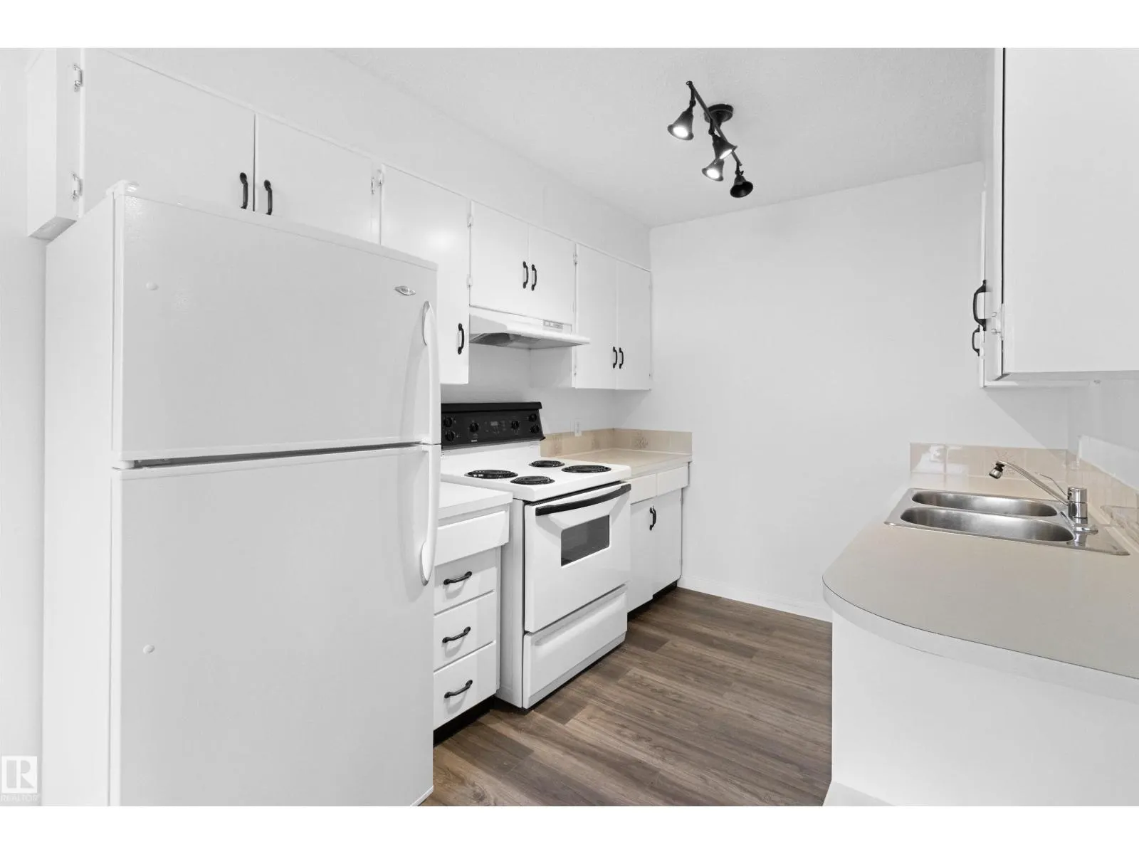 5008 56 ave