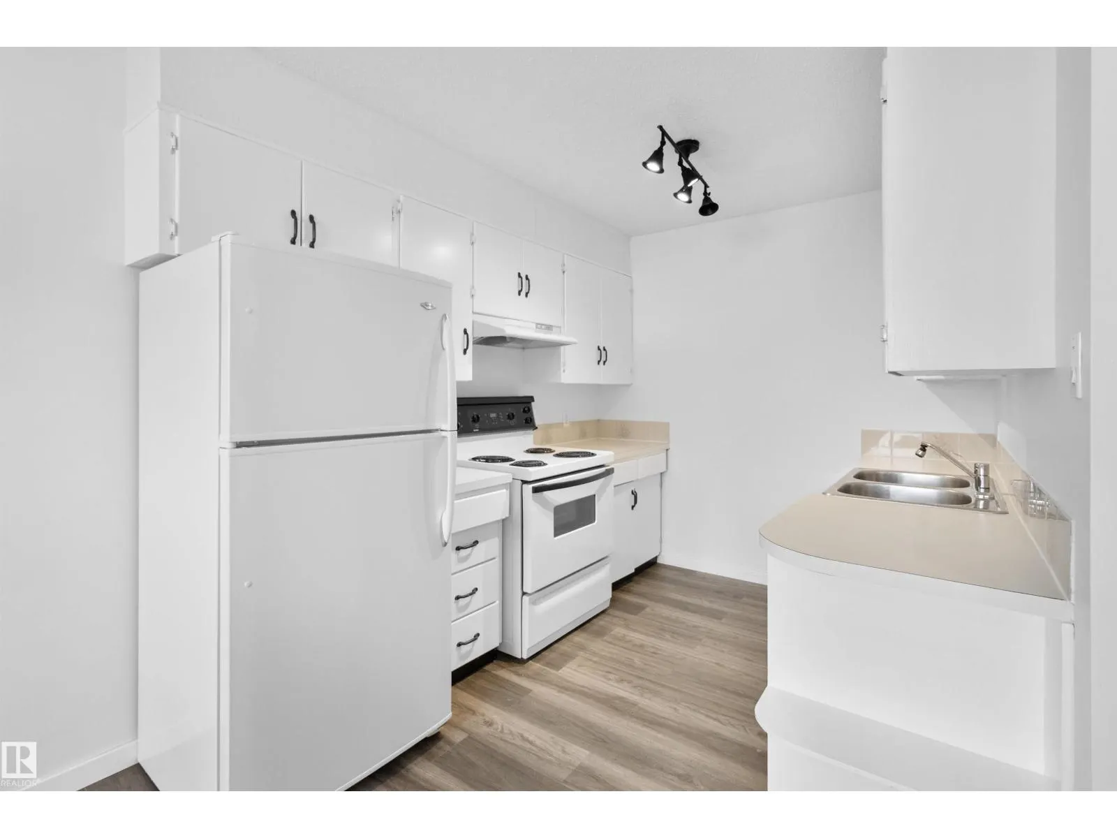 5008 56 ave