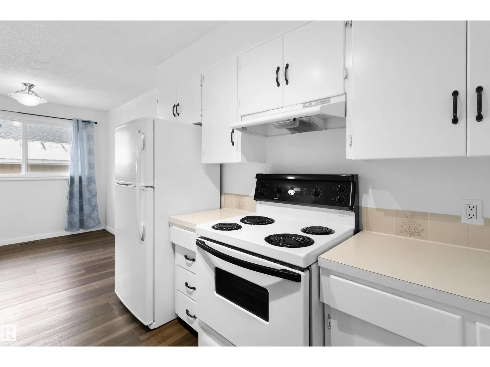 5008 56 ave