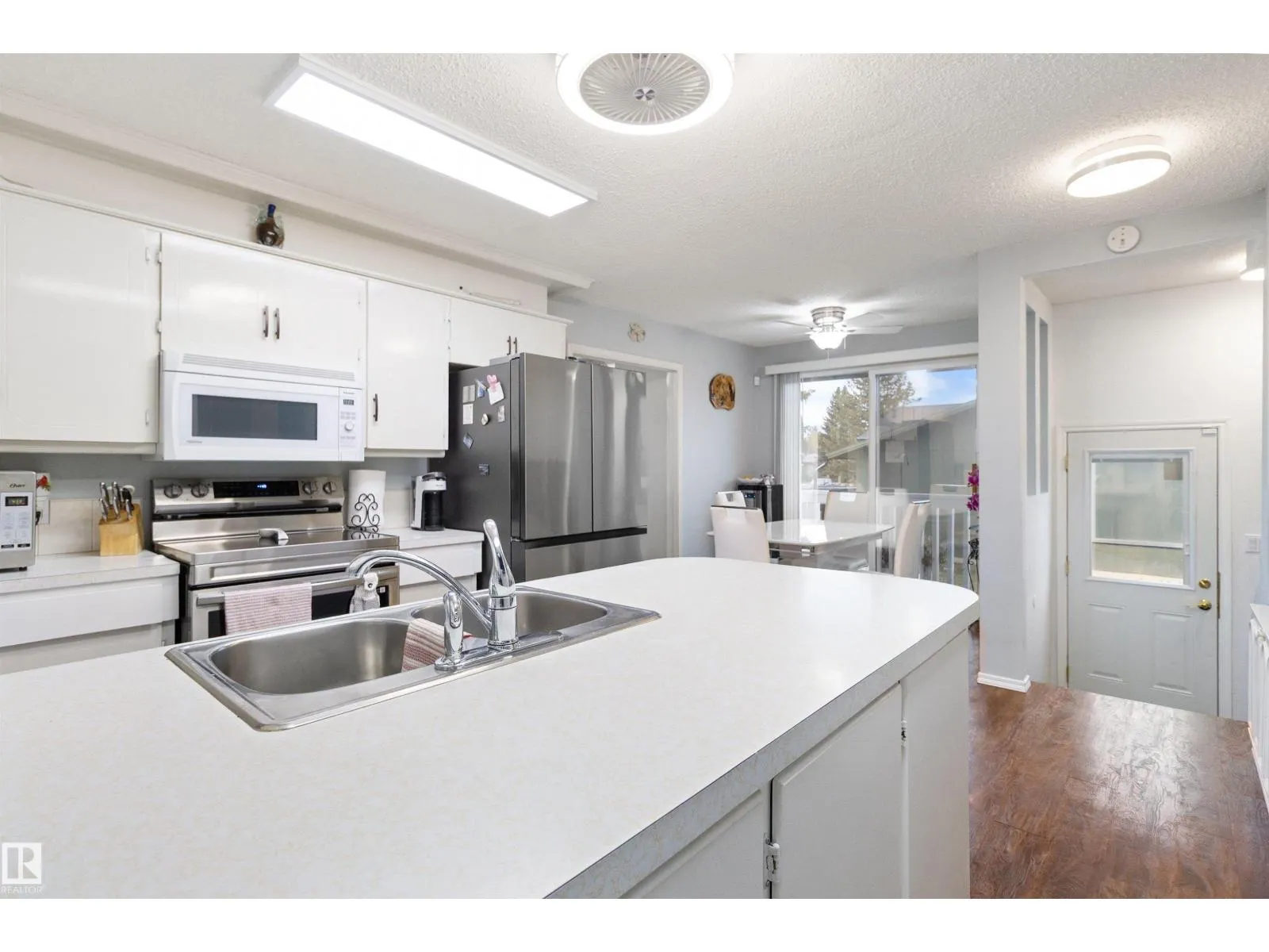 5008 56 ave