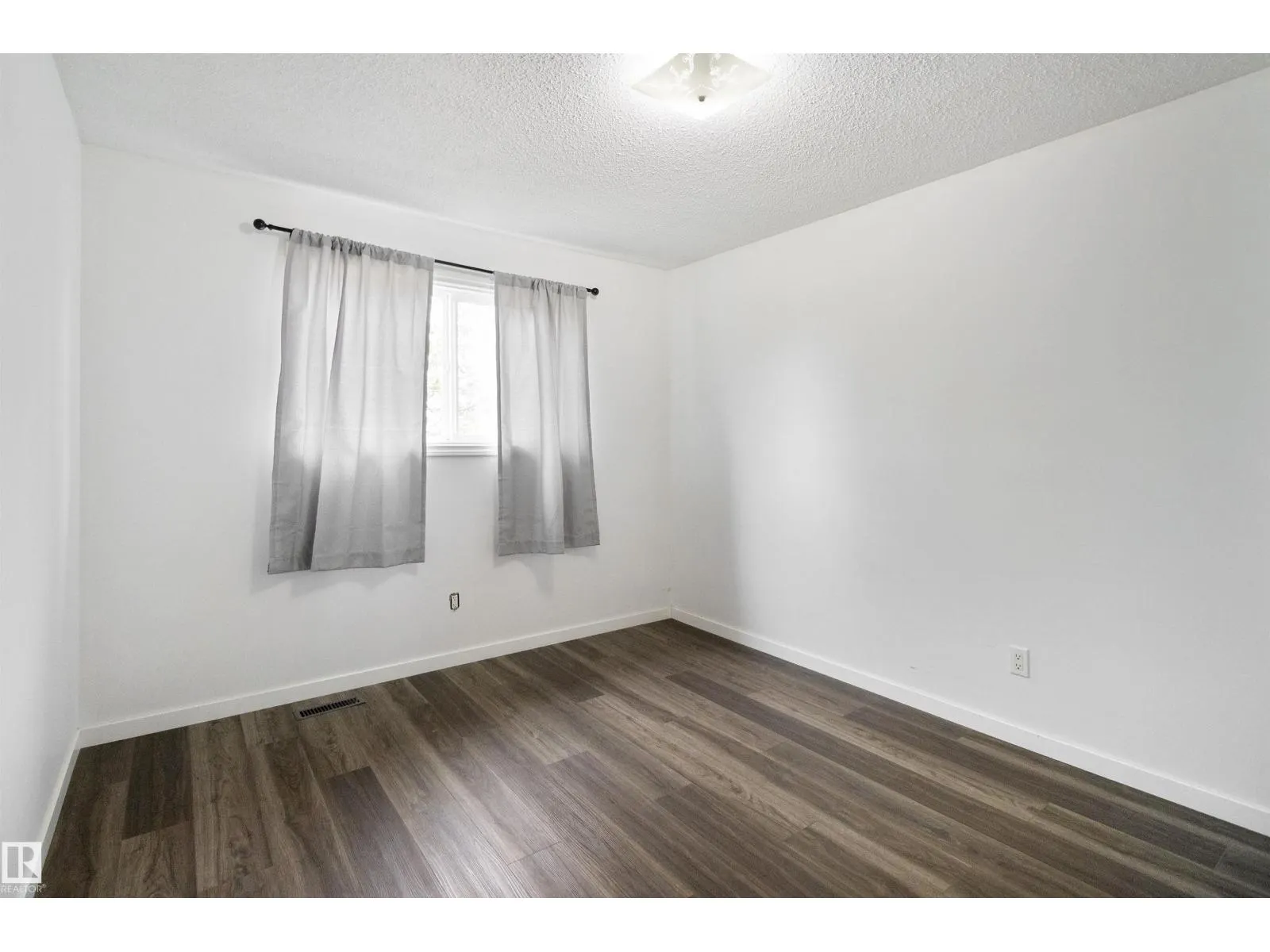 5008 56 ave