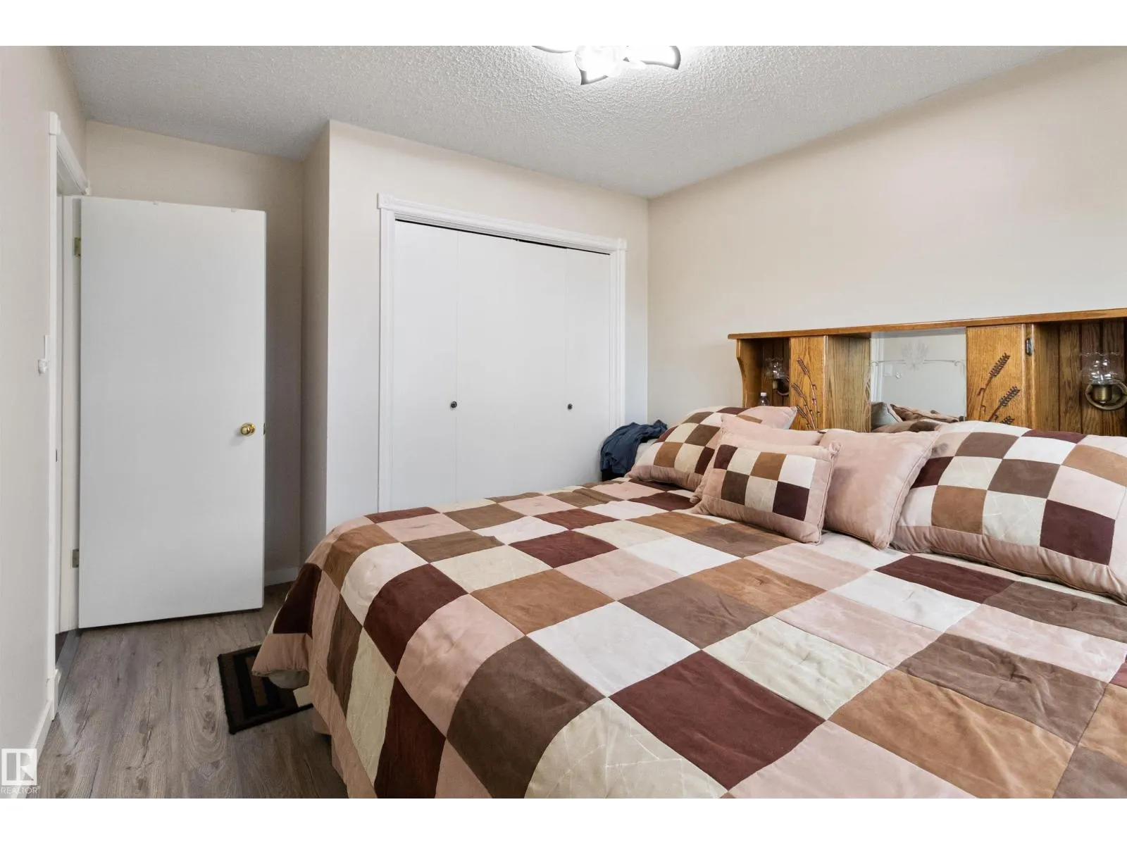 5008 56 ave