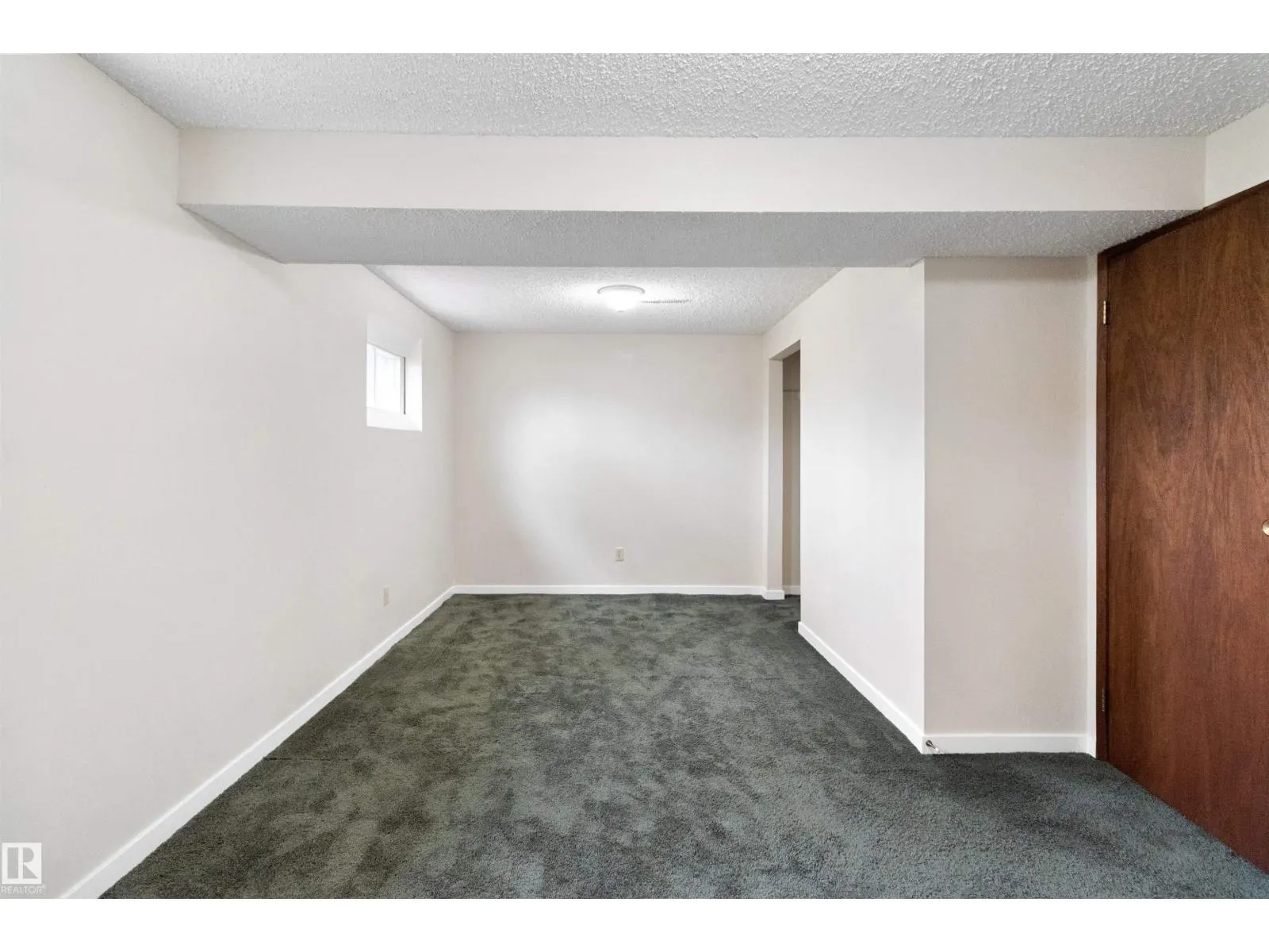 5008 56 ave