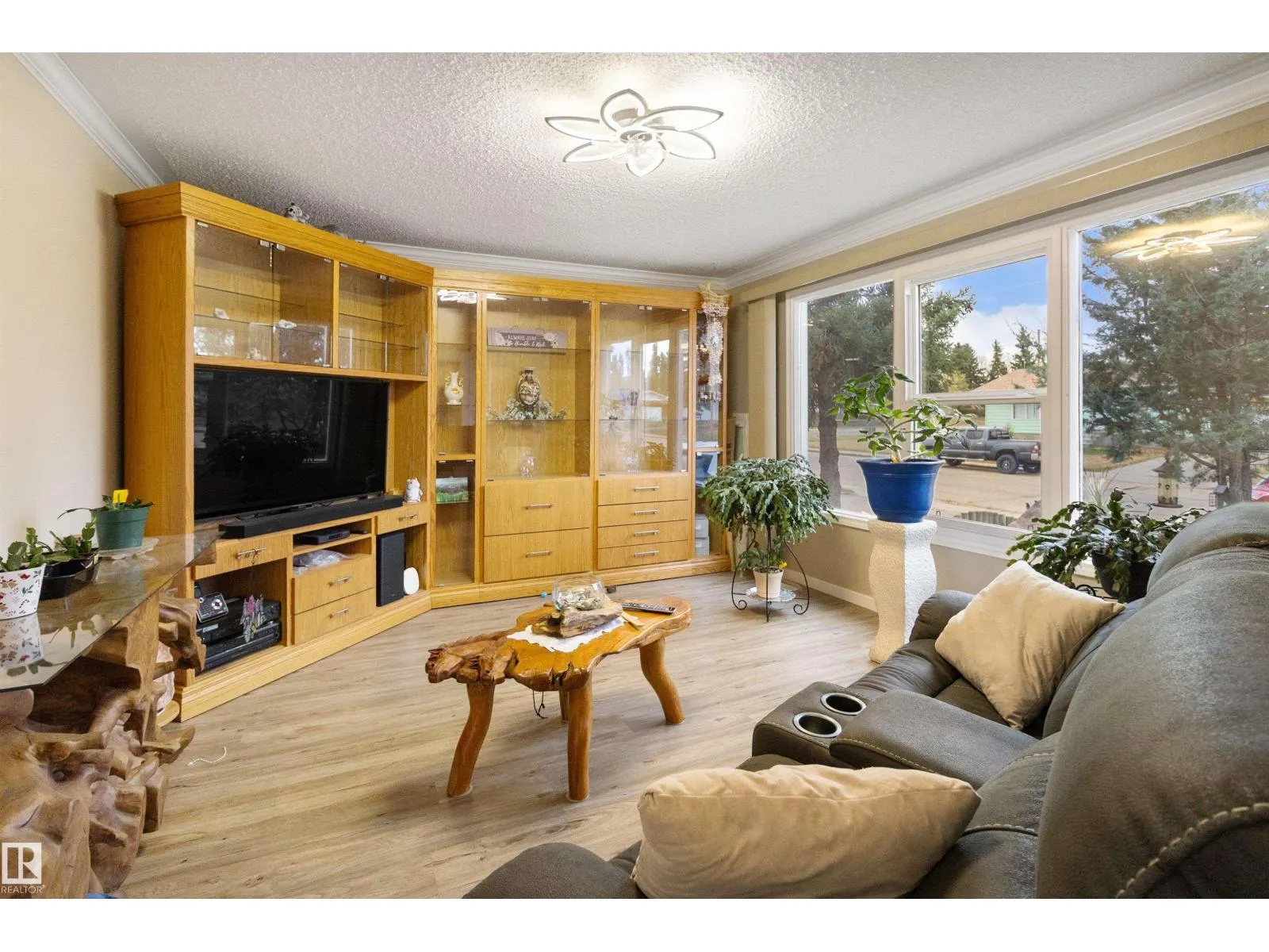 5008 56 ave