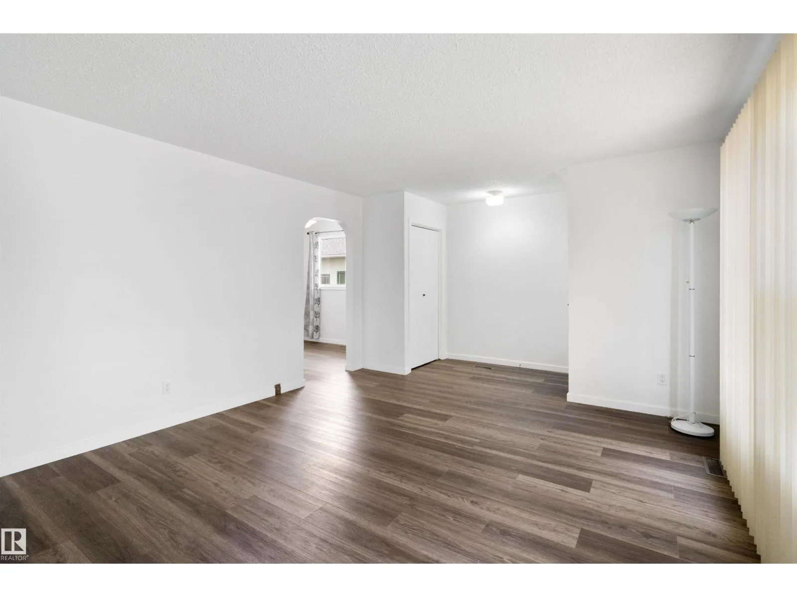 5008 56 ave