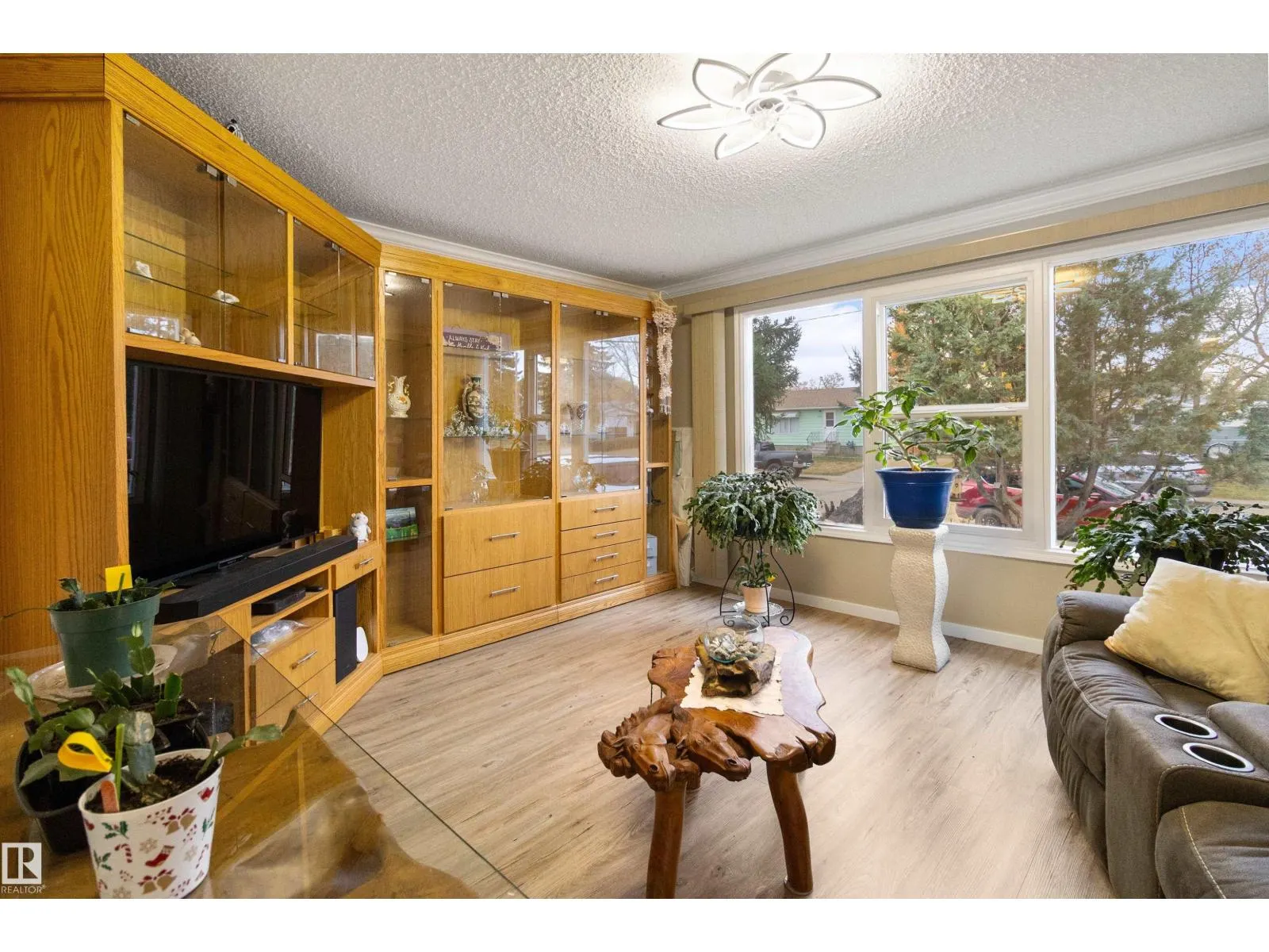 5008 56 ave