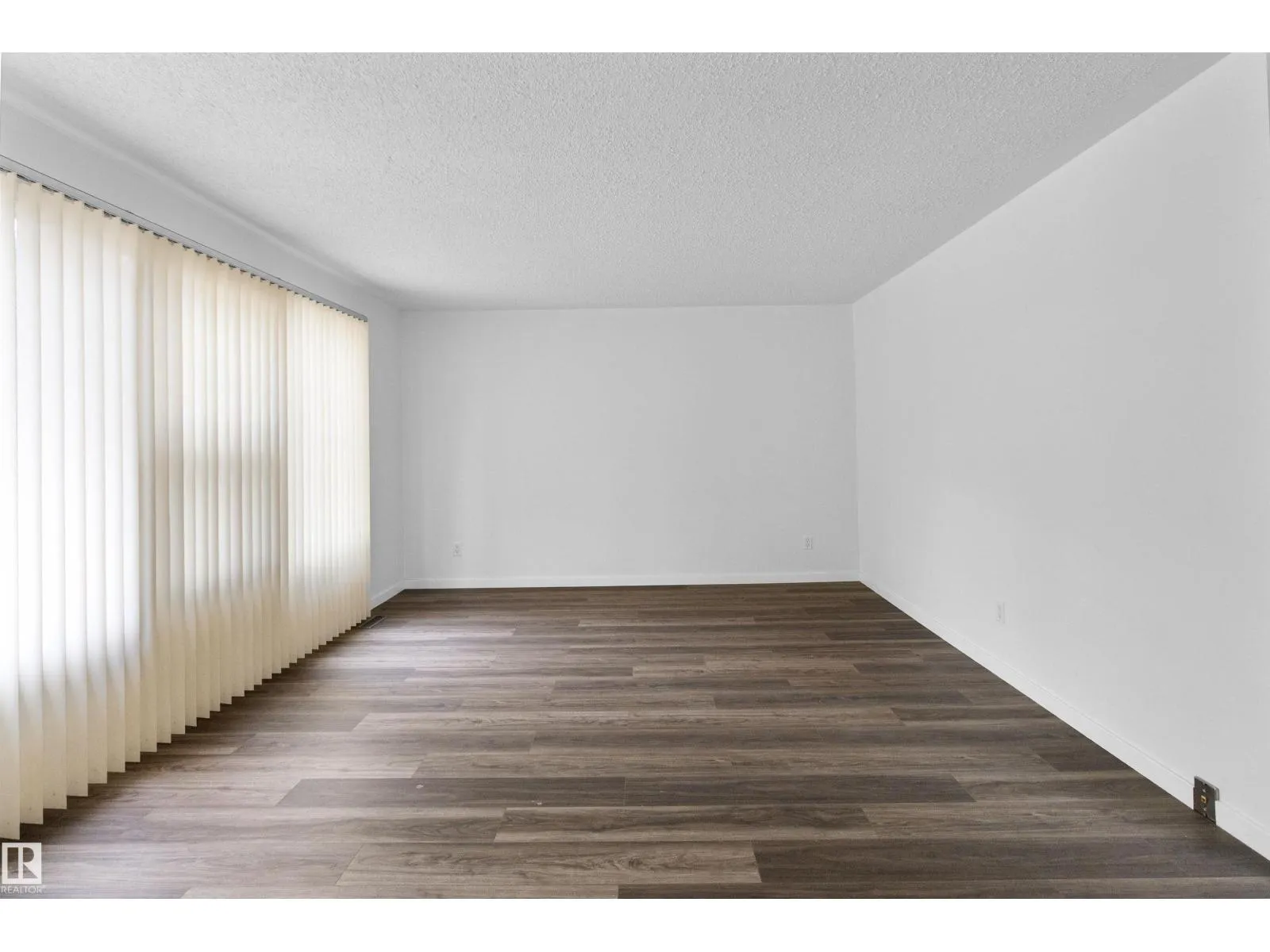 5008 56 ave