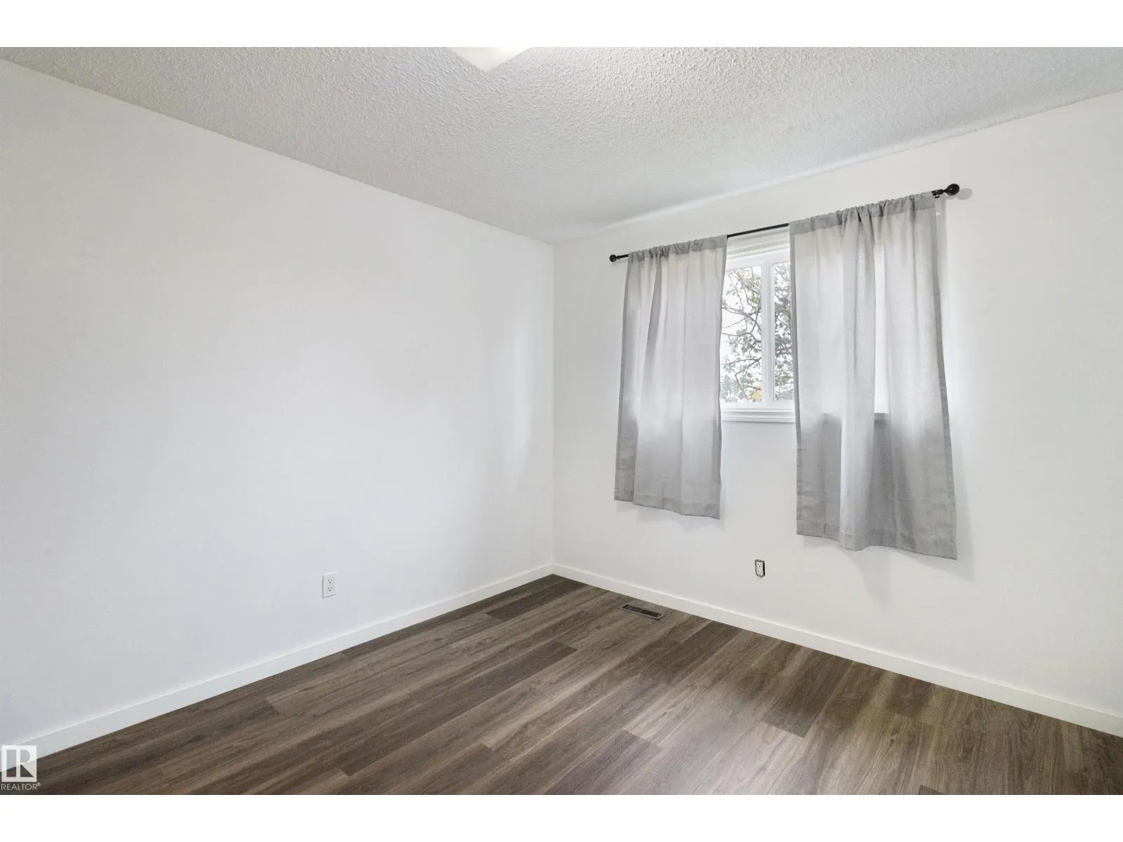 5008 56 ave