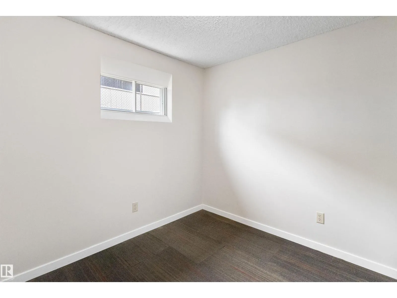 5008 56 ave