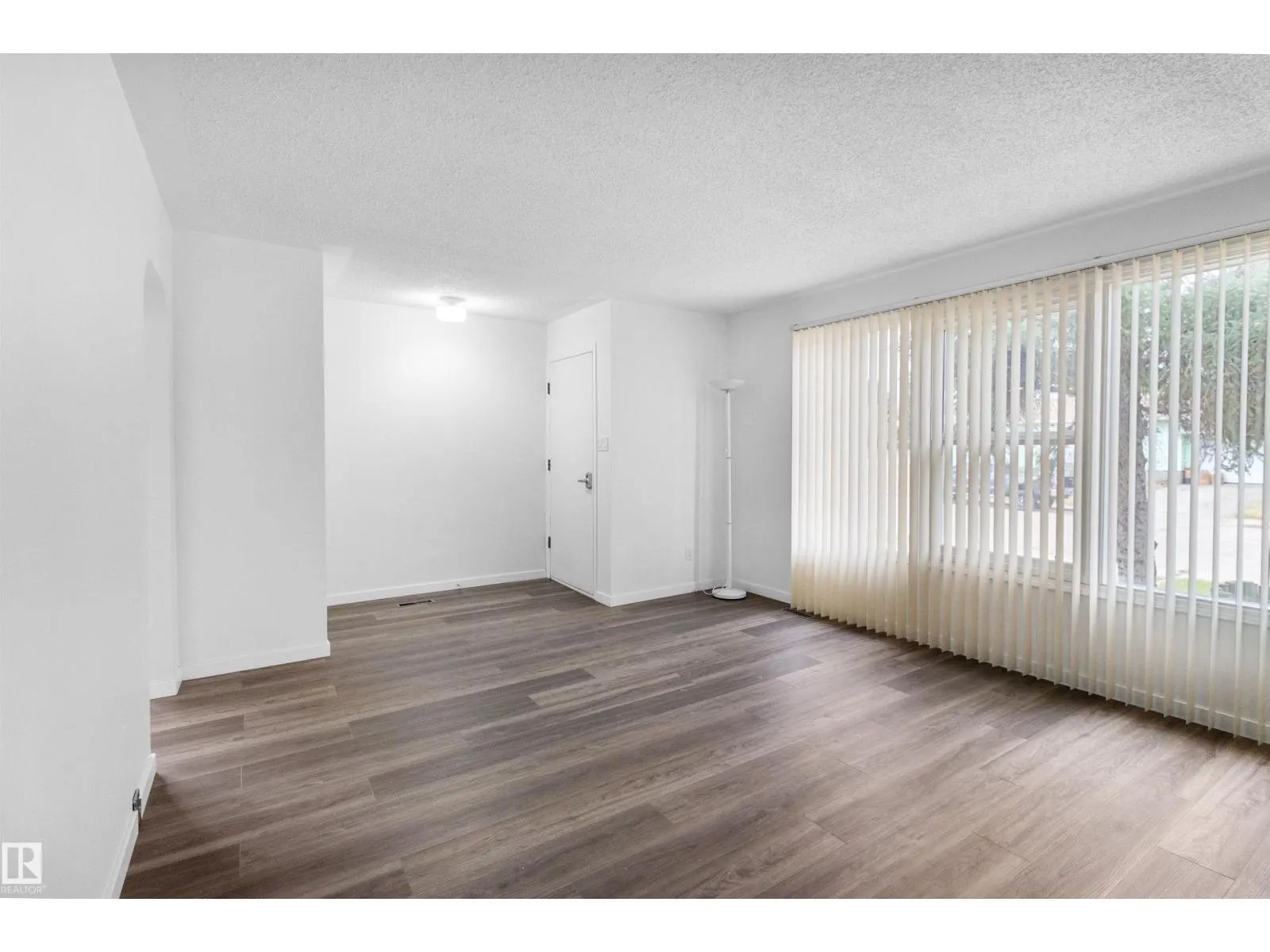 5008 56 ave