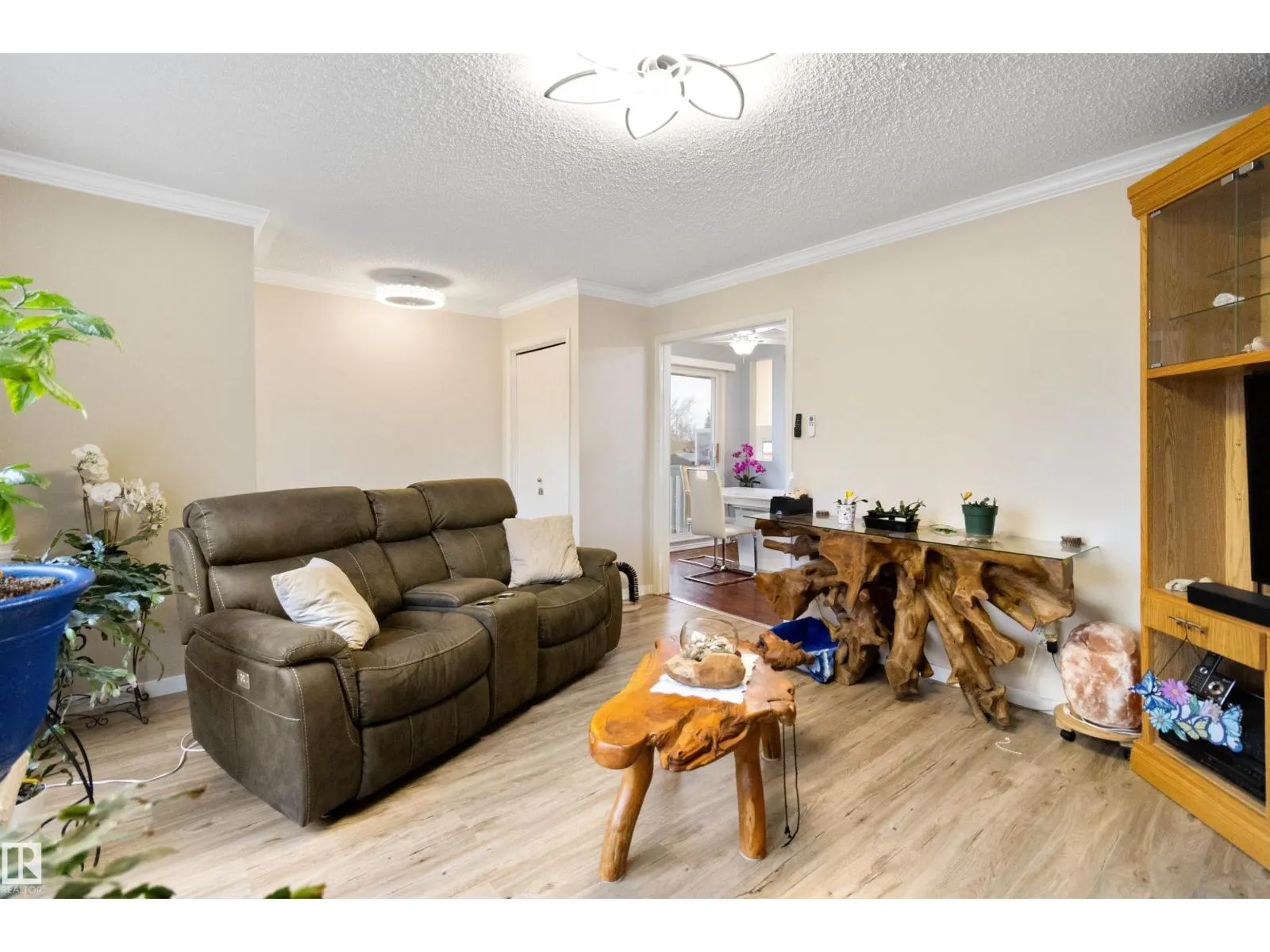 5008 56 ave