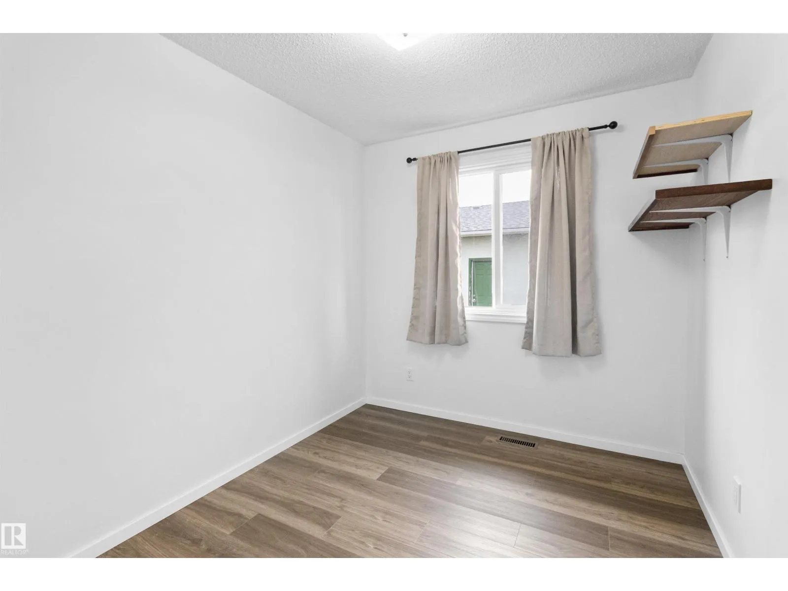 5008 56 ave