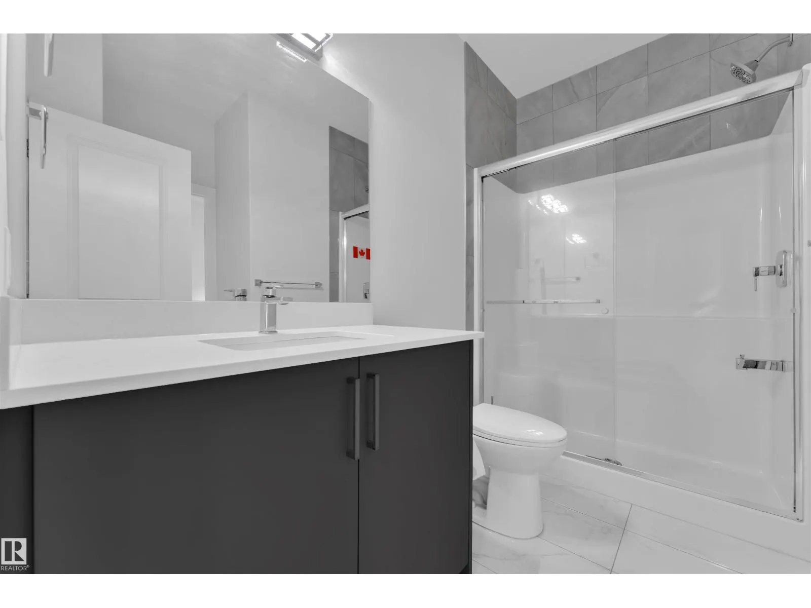 348 33 AV NW