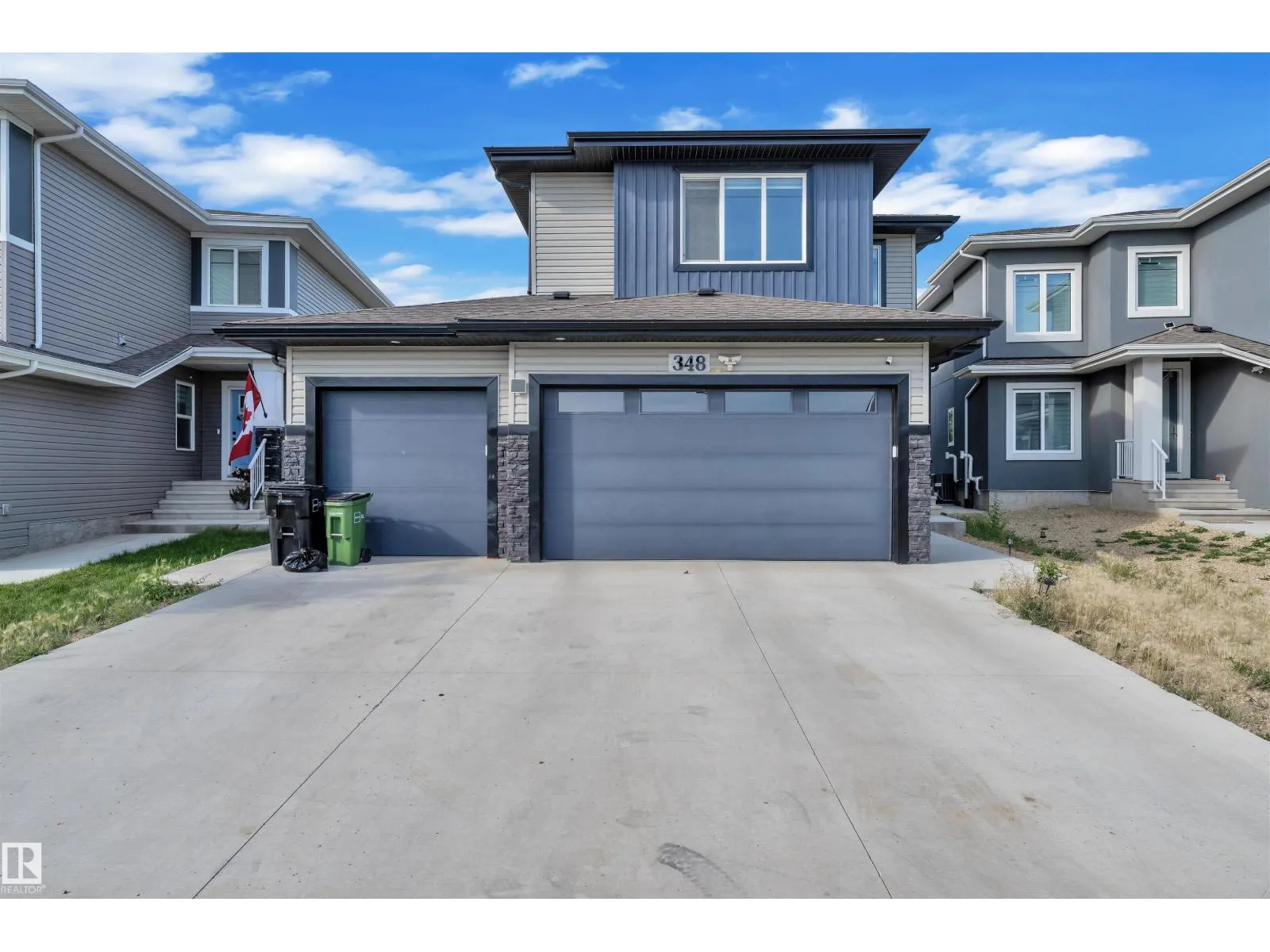 348 33 AV NW
