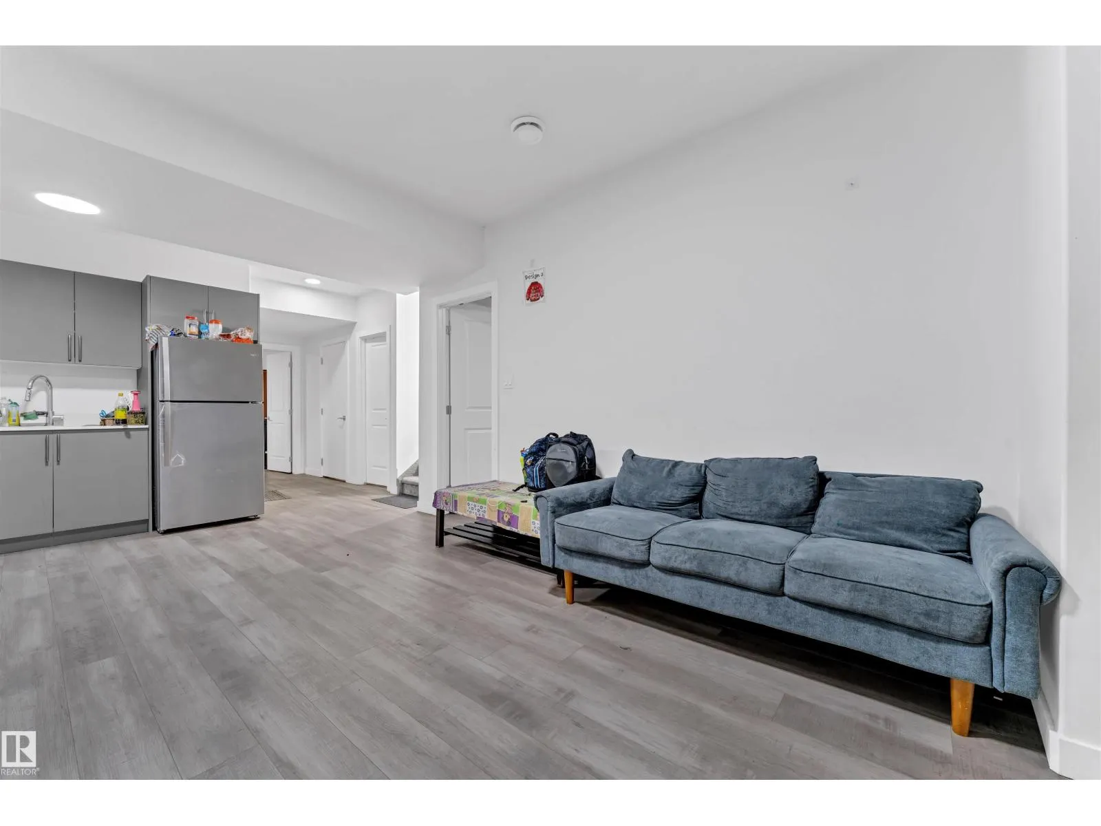 348 33 AV NW