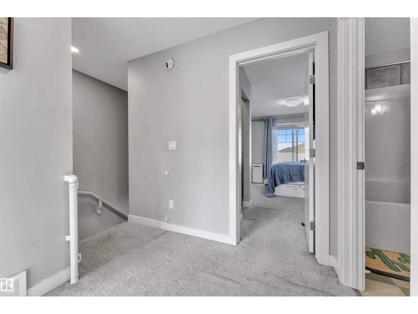3033 151 AV NW