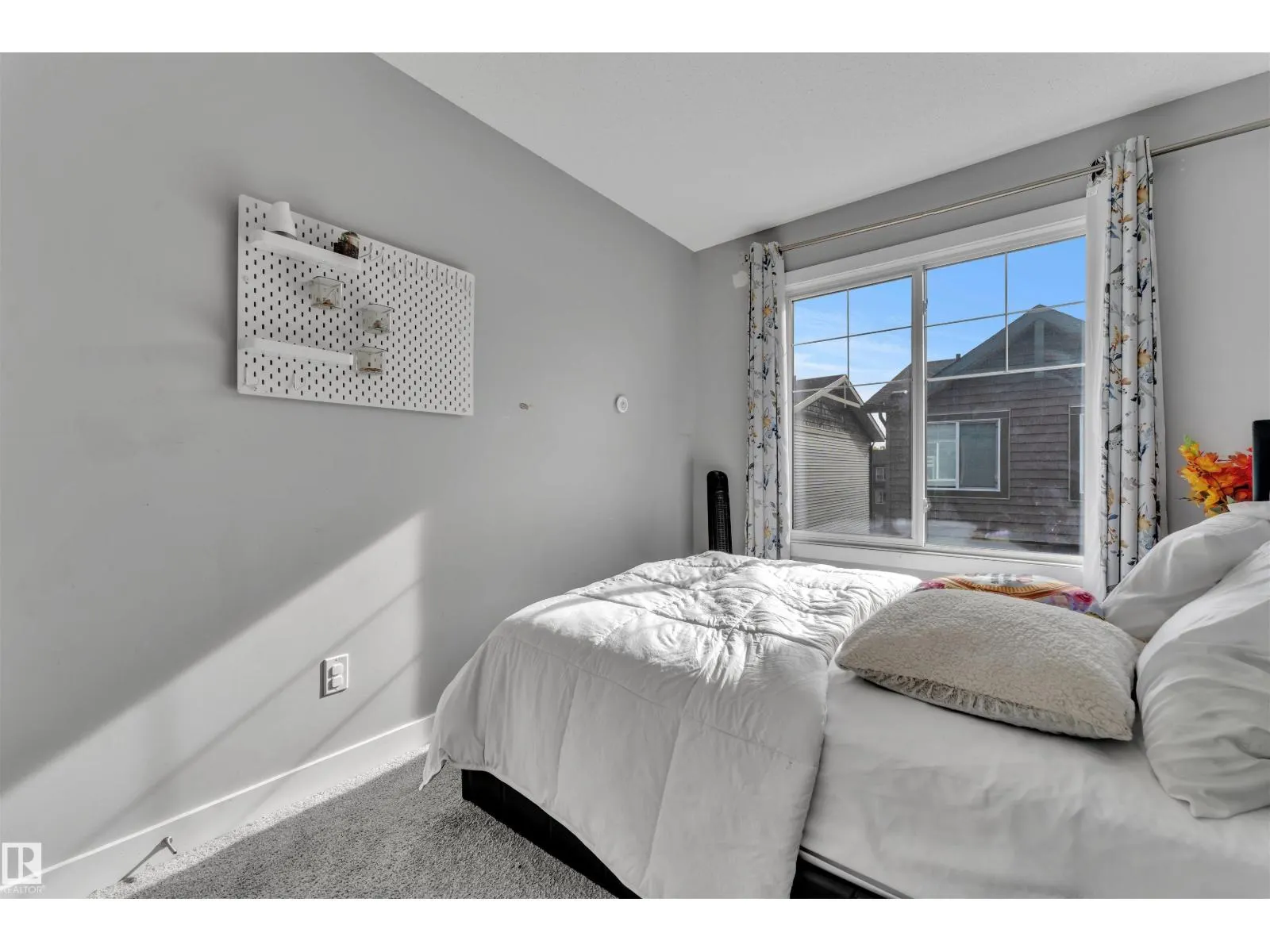 3033 151 AV NW
