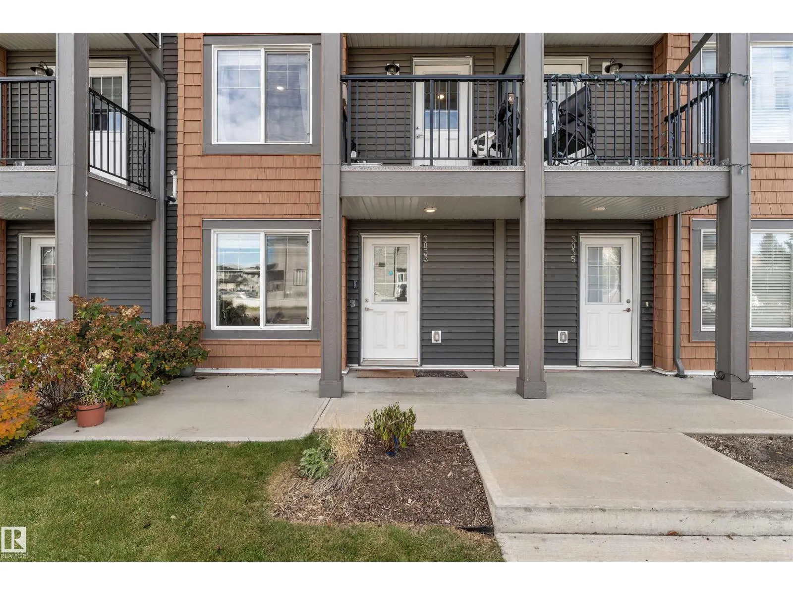 3033 151 AV NW