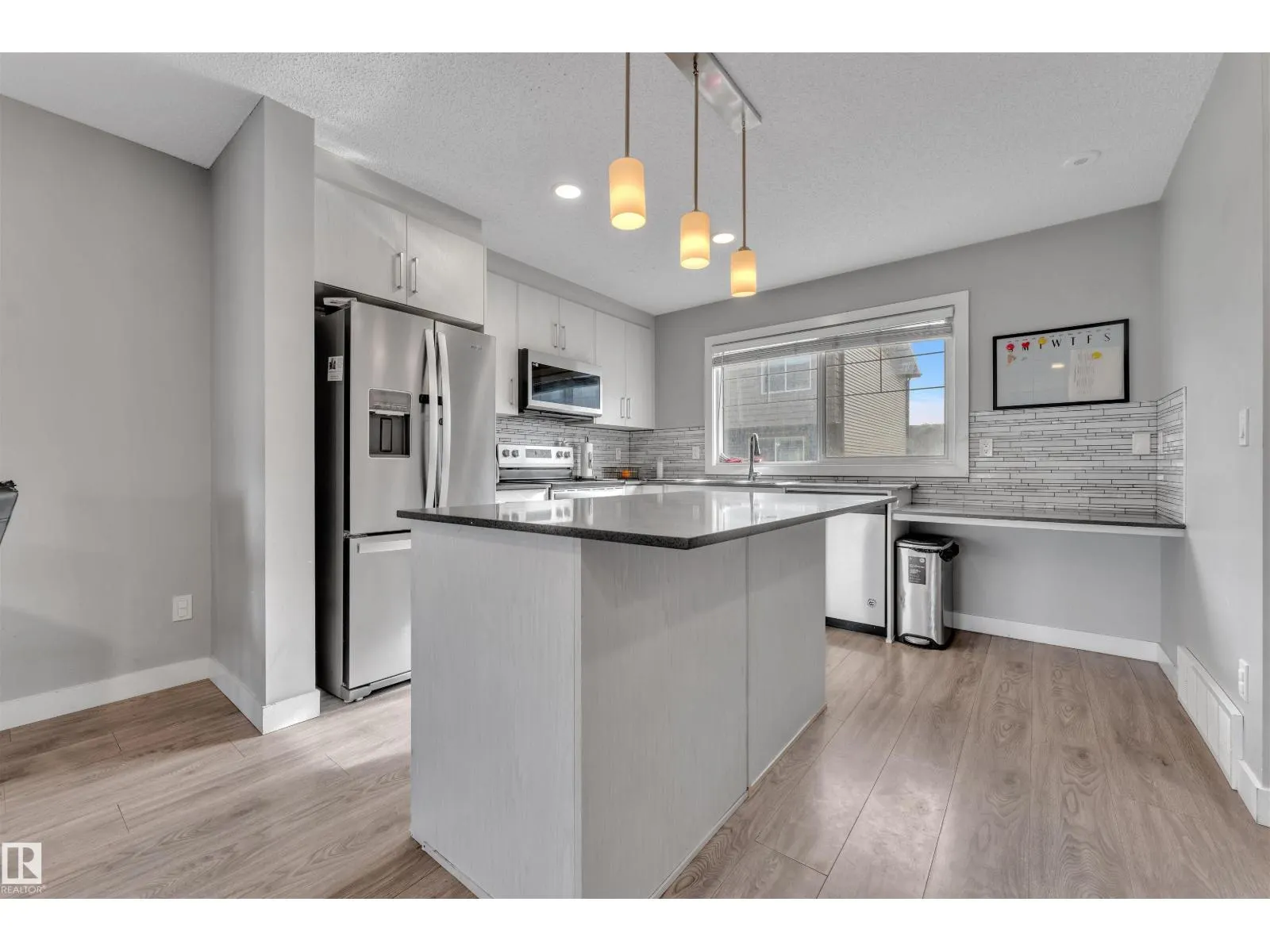 3033 151 AV NW