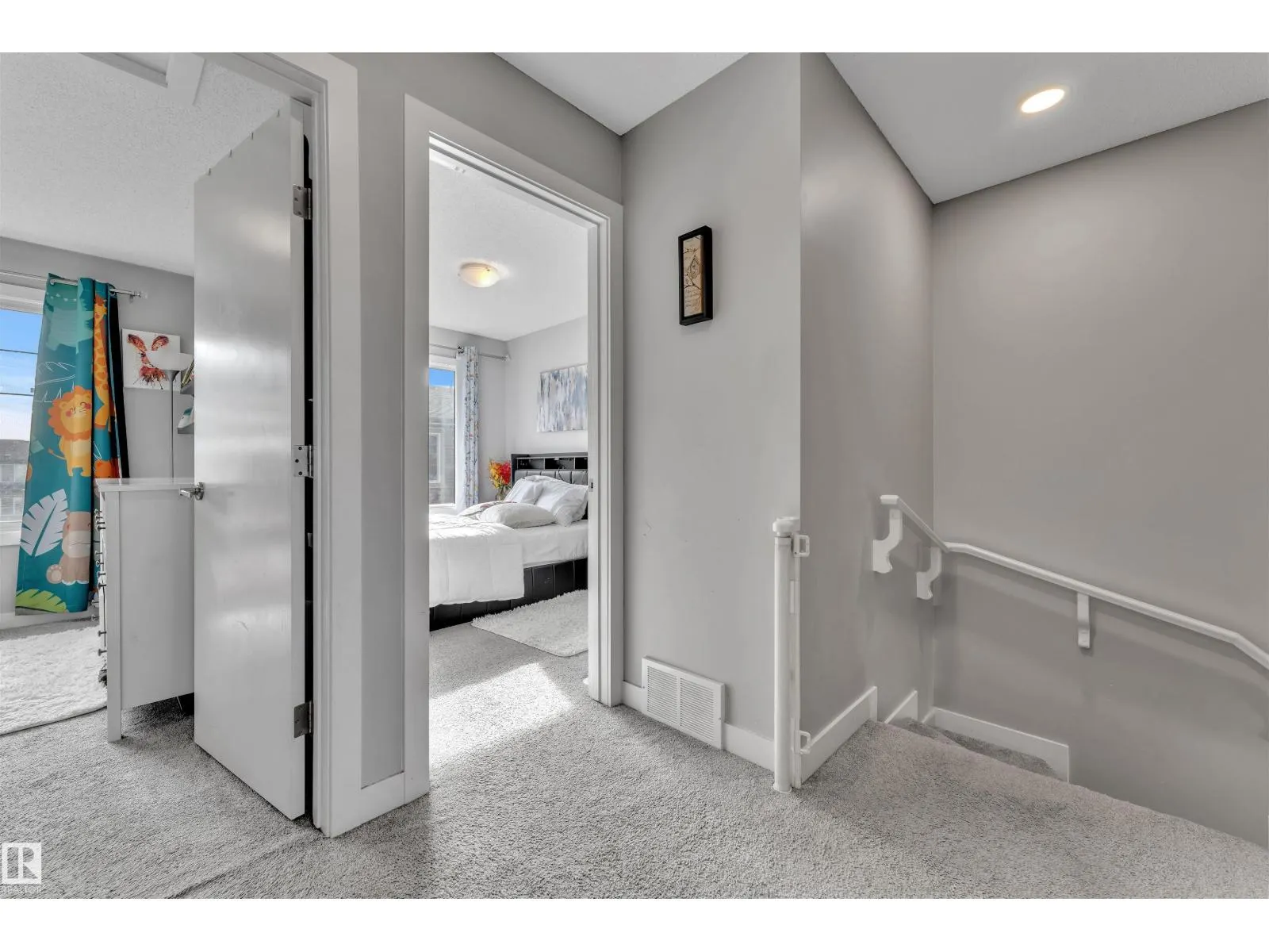 3033 151 AV NW