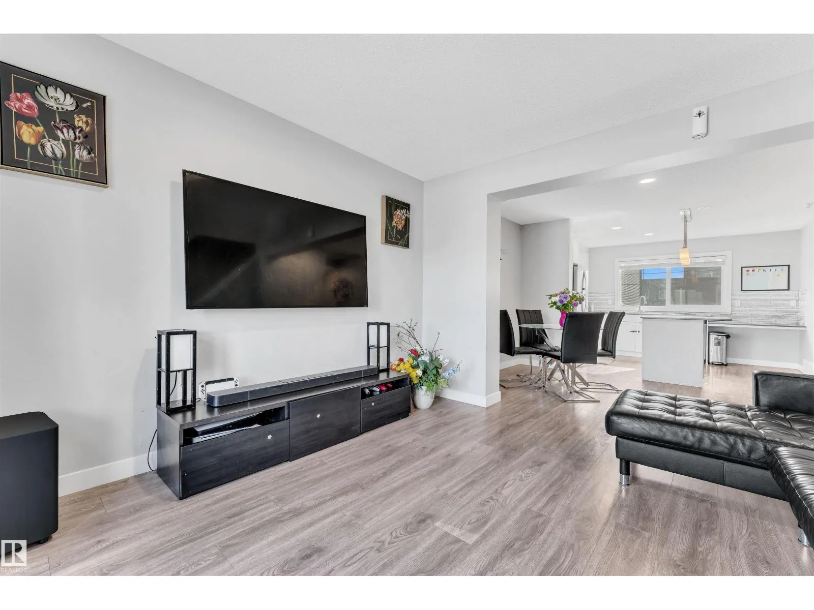 3033 151 AV NW
